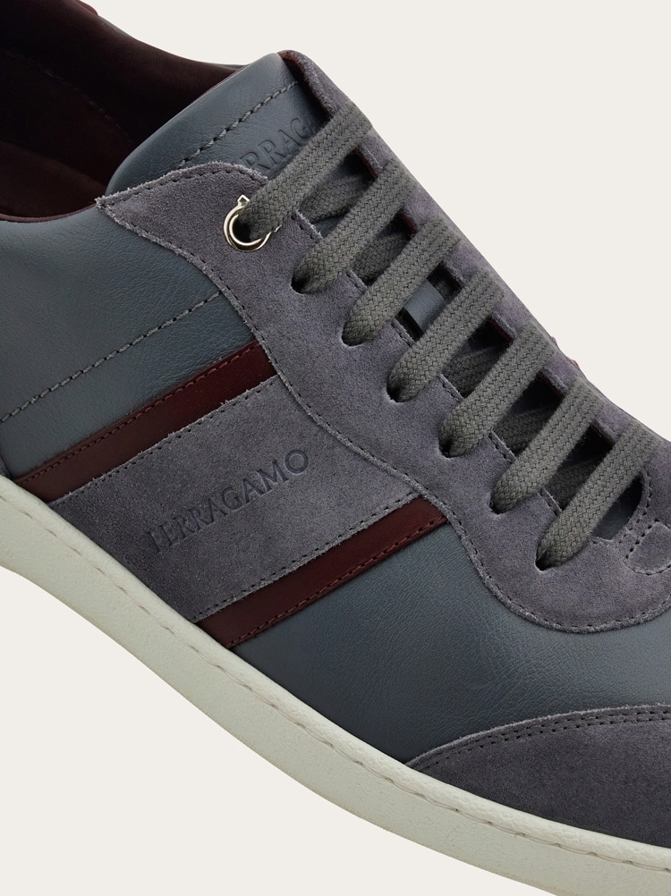 Sneakers bajas con firma Gallery image 6