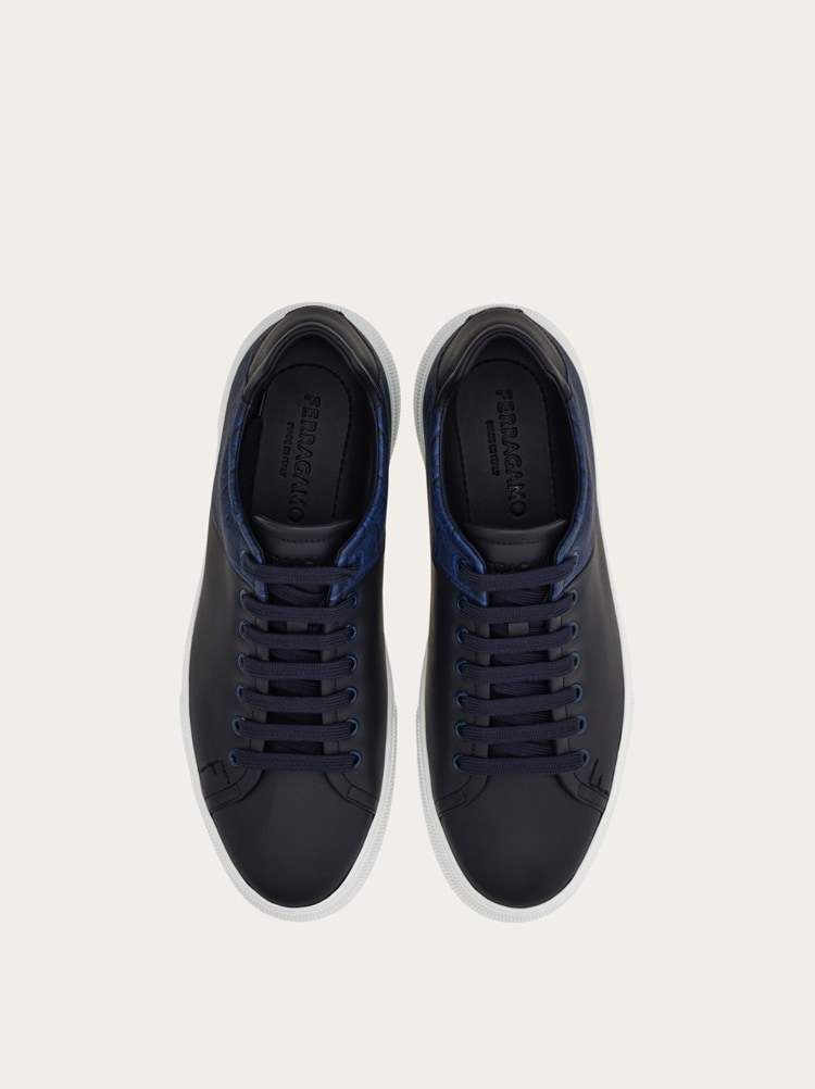 Low cut sneaker Gallery image 3