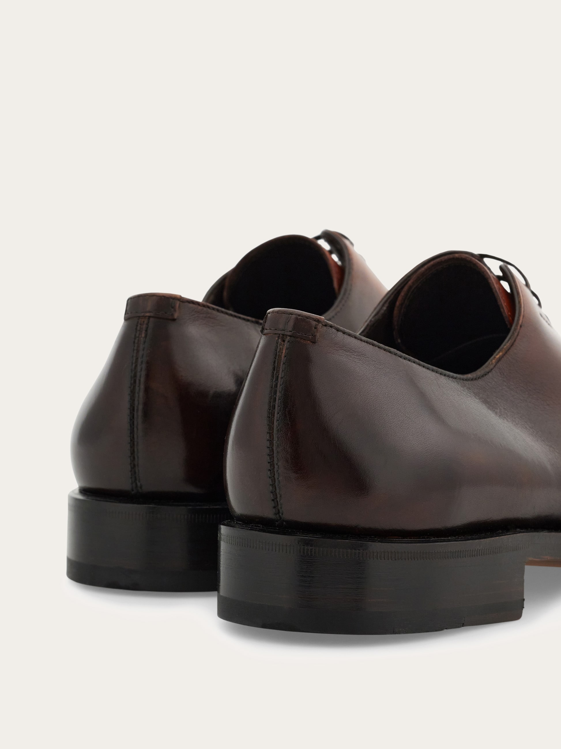 Ferragamo ドレスシューズ 本革 ウィングチップ メダリオン 1817A