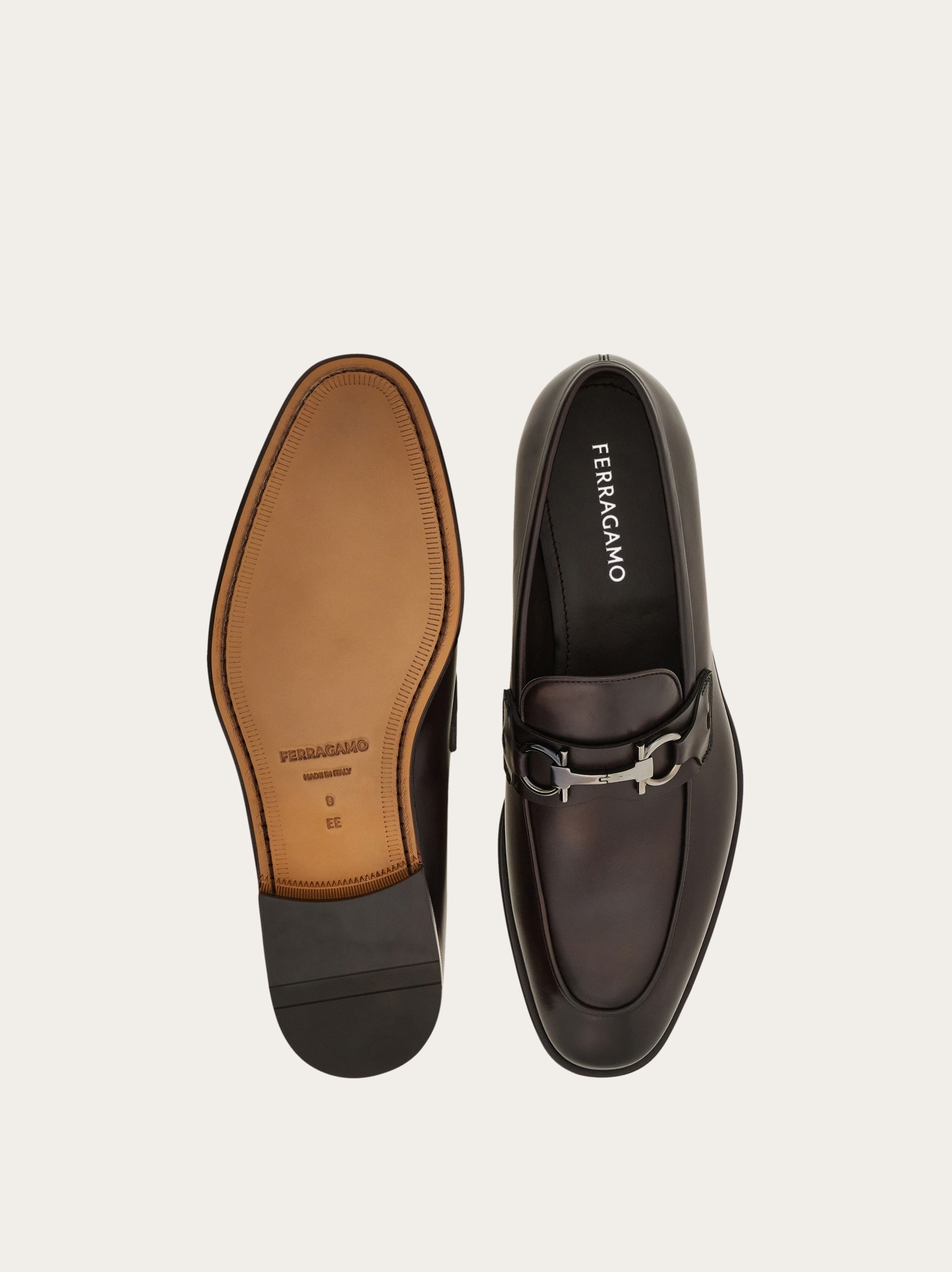 【美品】フェラガモOTTONE MASCARPONEレザーローファー6 1/2 Loafer with Gancini buckle - Men | Ferragamo