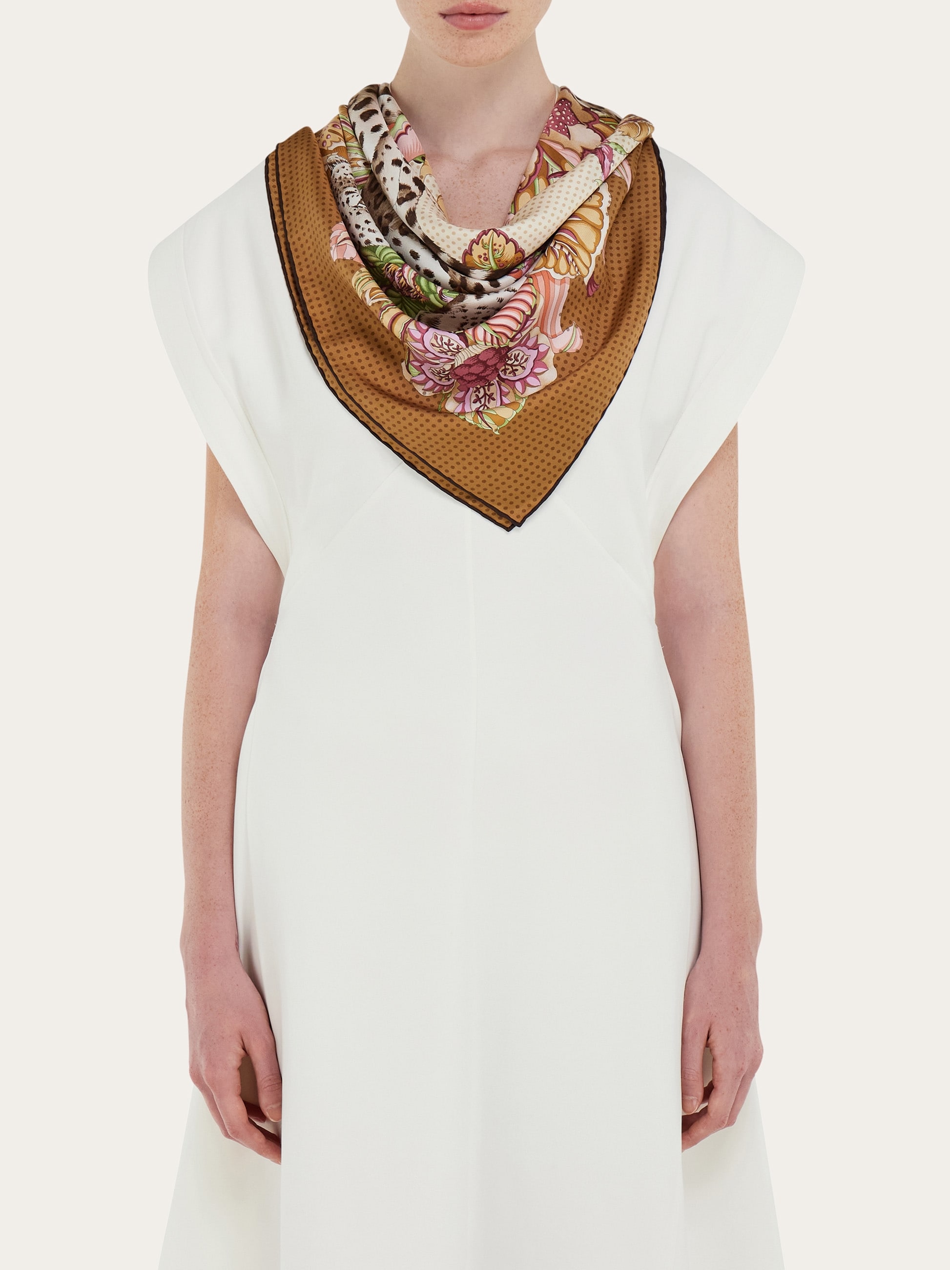 ★新品未使用★Salvatore Ferragamo シルクスカーフ 中古・古着通販】Salvatore Ferragamo (サルヴァトーレ フェラガモ