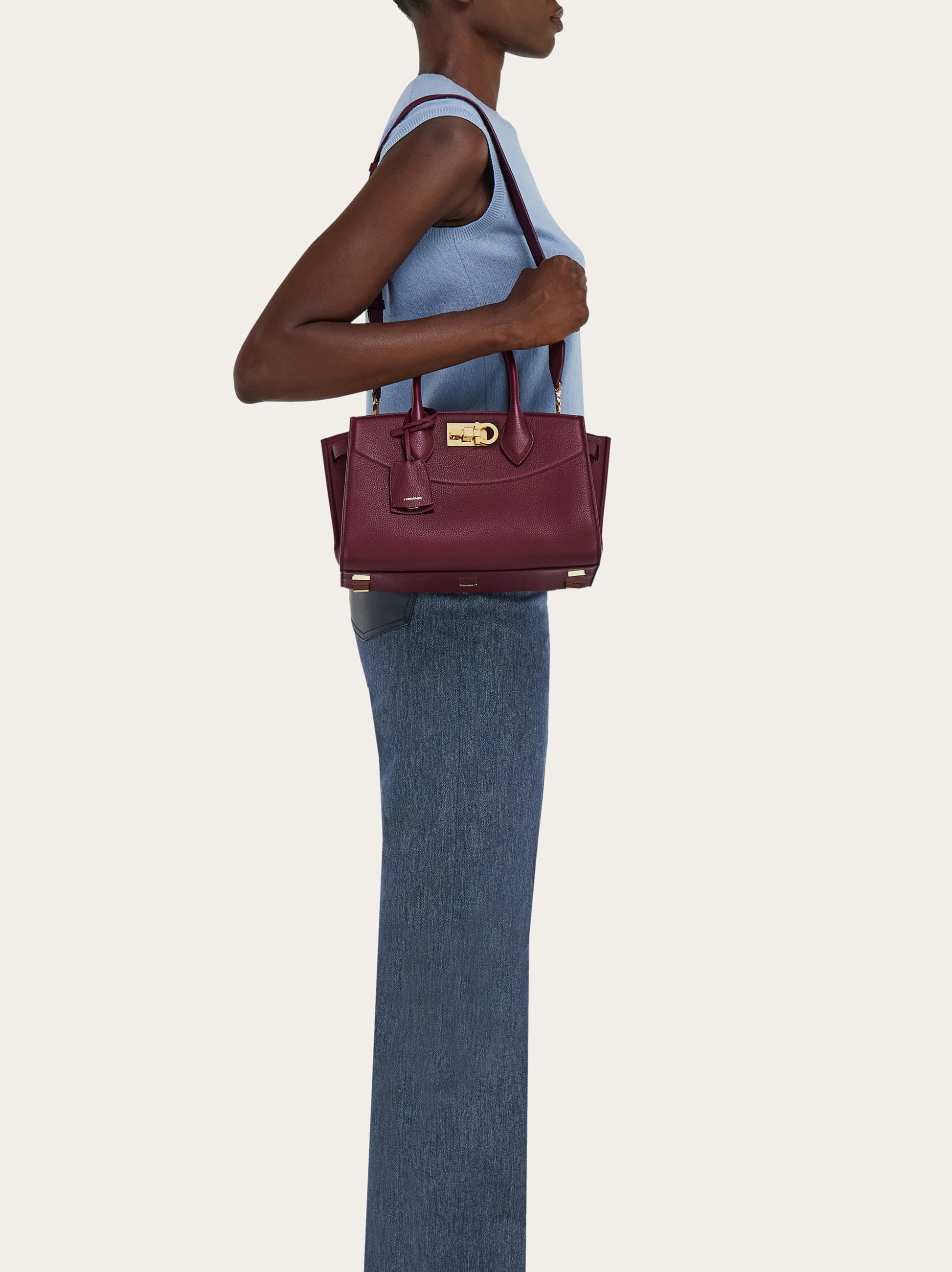 New Ferragamo Studio Soft Bag (M) - ウィメンズ | Ferragamo