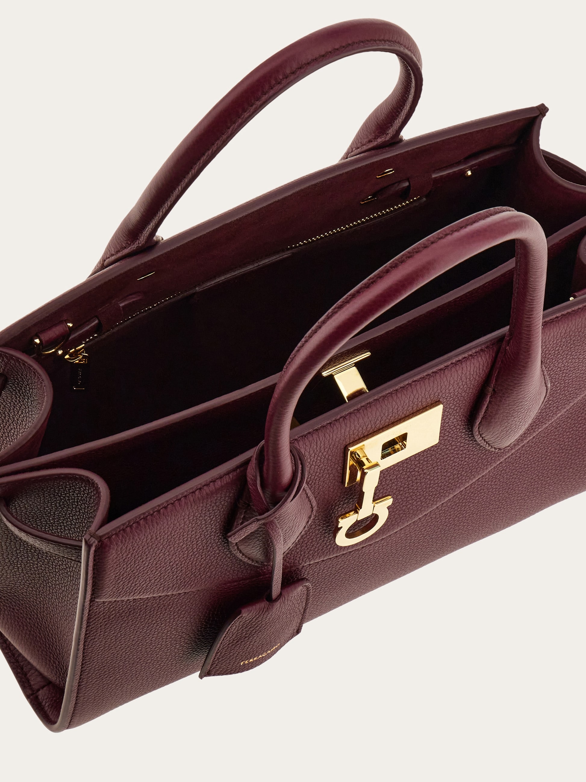 New Ferragamo Studio Soft Bag (M) - ウィメンズ | Ferragamo