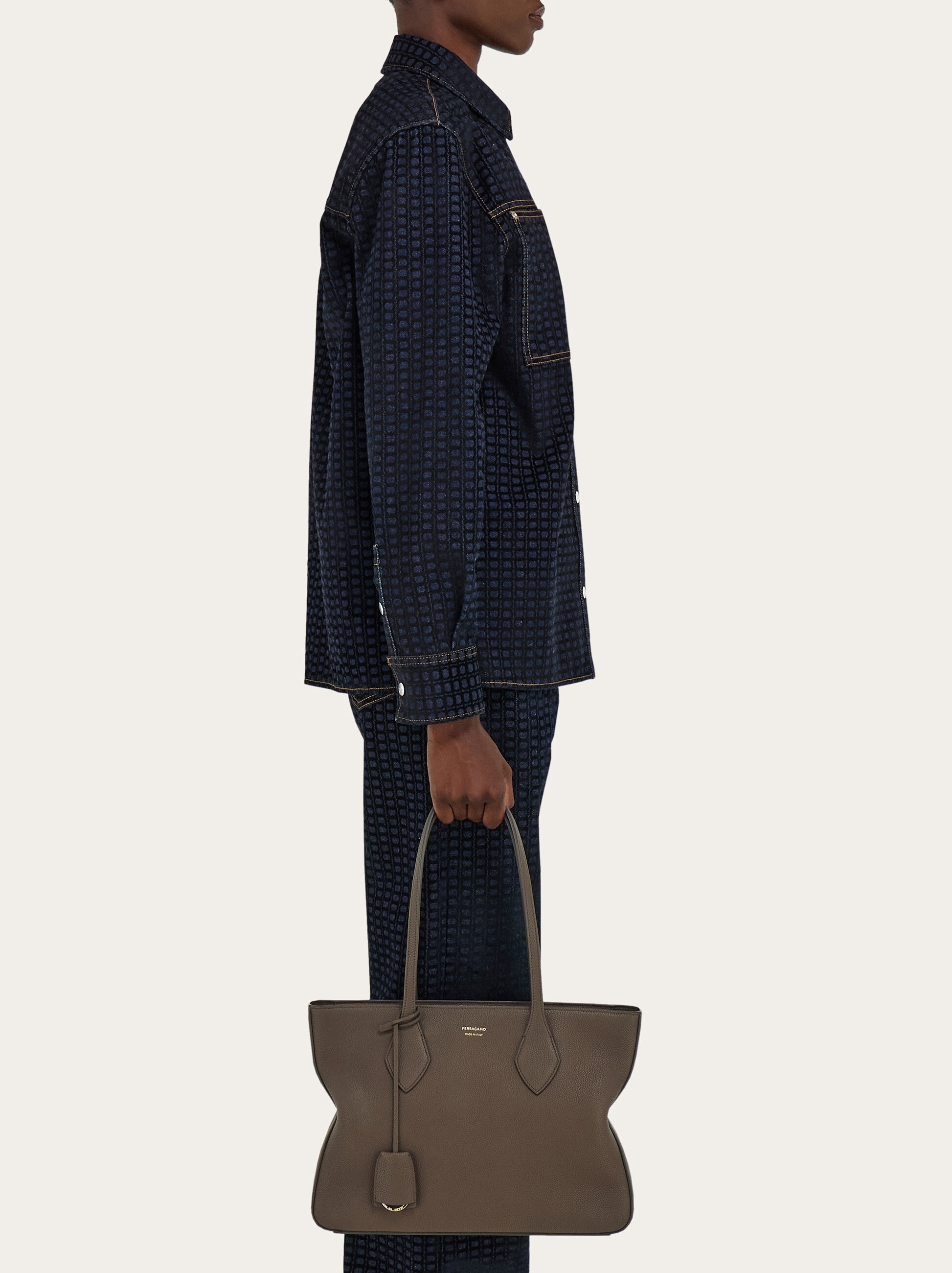 トートバッグ（M） - ウィメンズ | Ferragamo