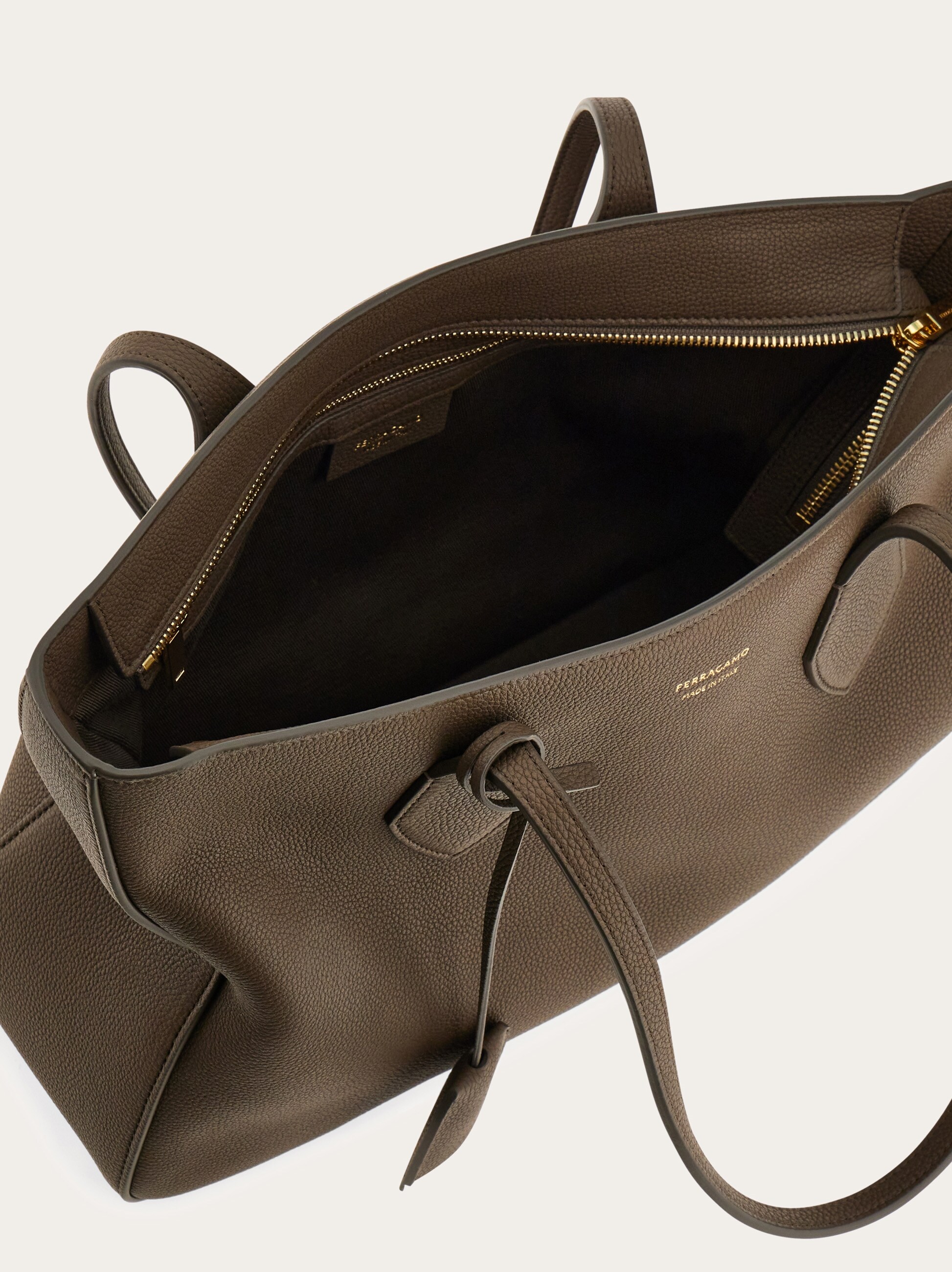 トートバッグ（M） - ウィメンズ | Ferragamo
