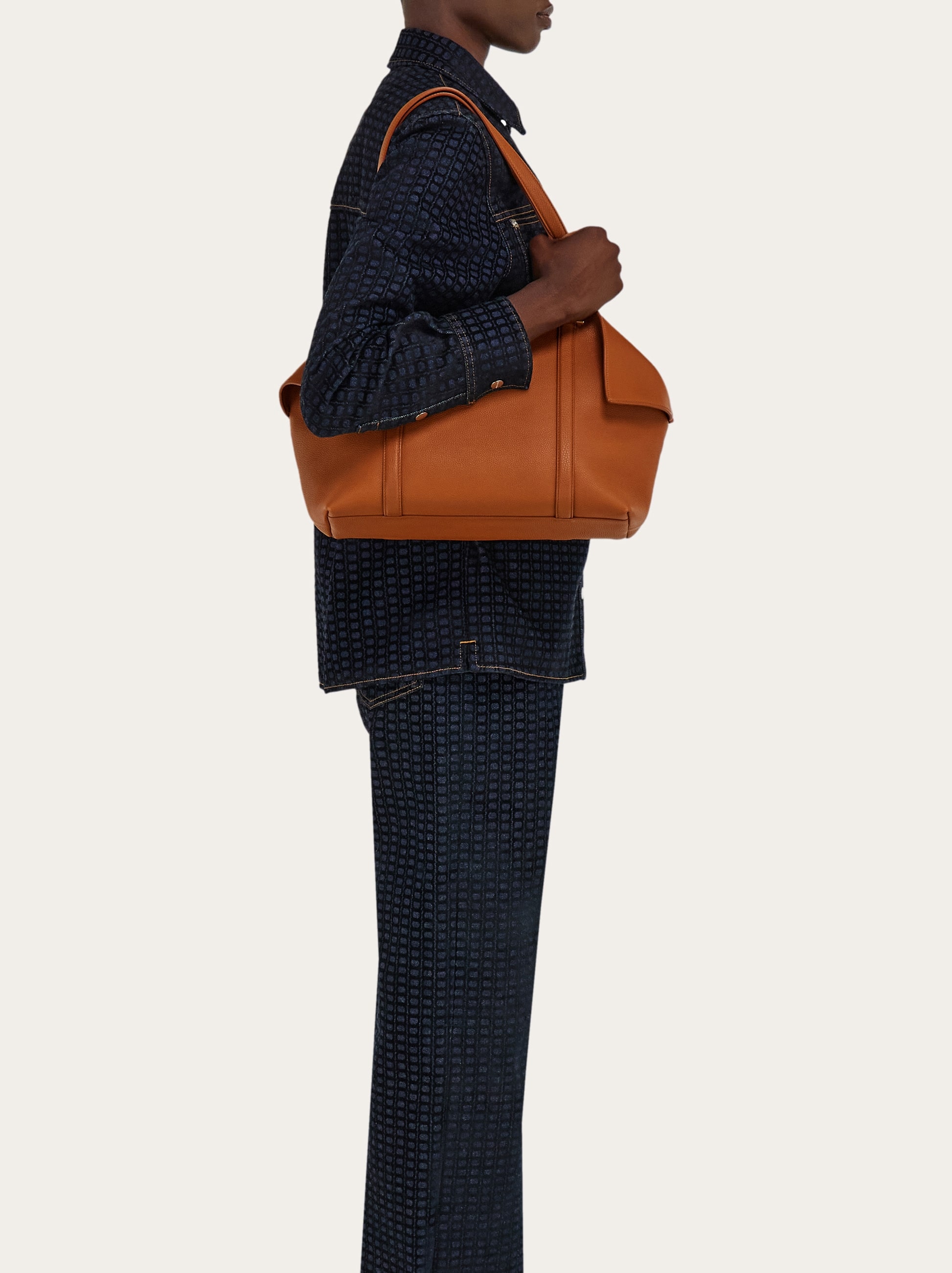 トートバッグ(M) - ウィメンズ | Ferragamo
