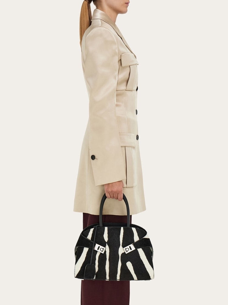 Hug handbag bicolor (M) Gallery image 2