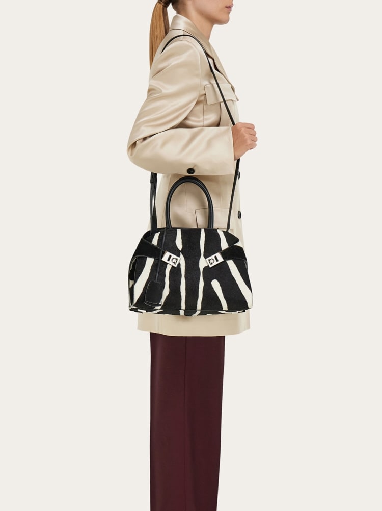 Hug handbag bicolor (M) Gallery image 3