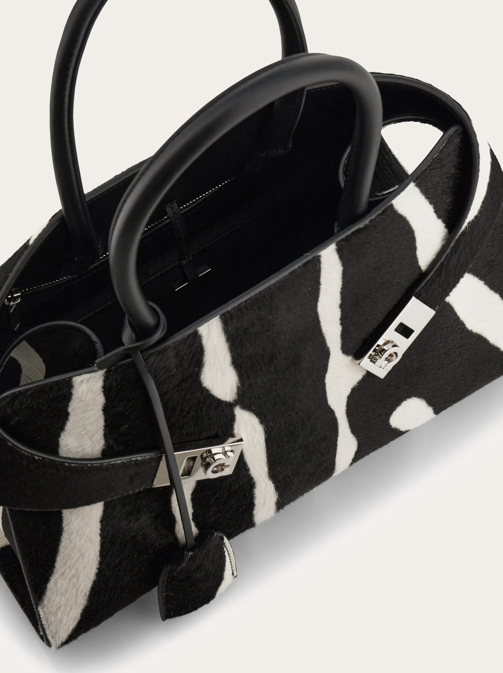 Hug handbag bicolor (M) - Women | Ferragamo