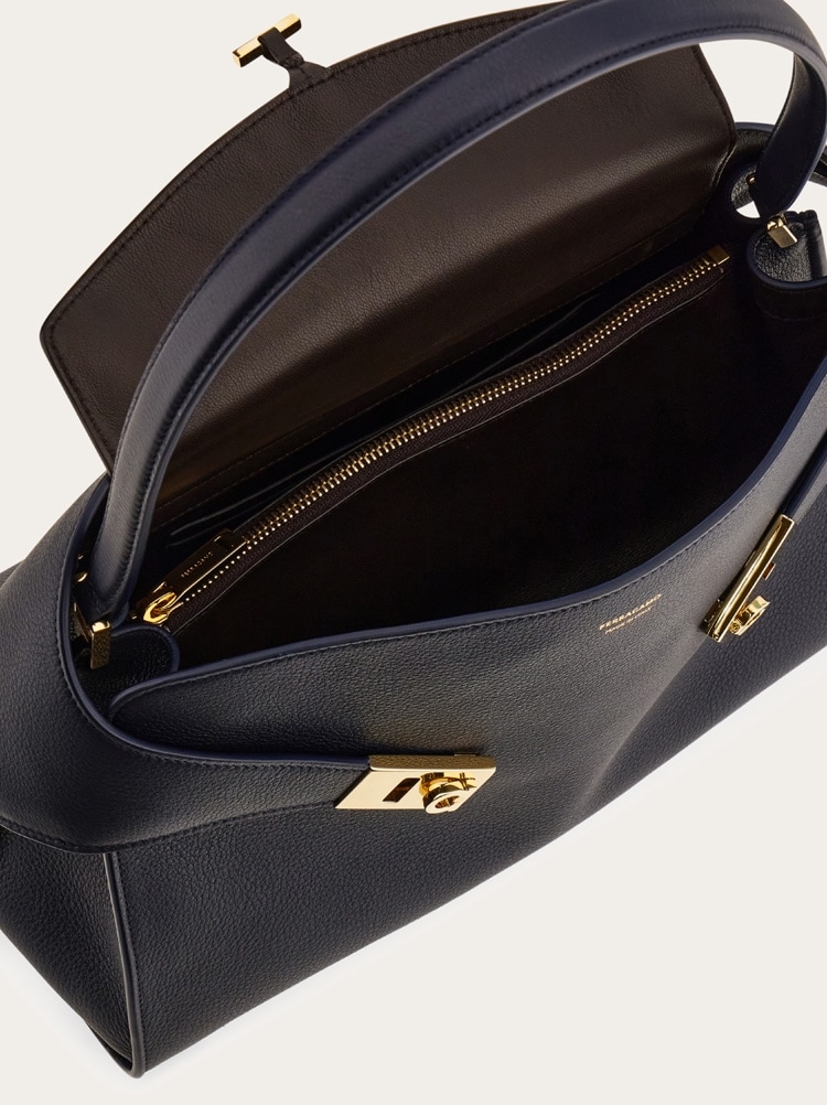 Hug soft bicolor shoulder bag (M) Gallery image 6