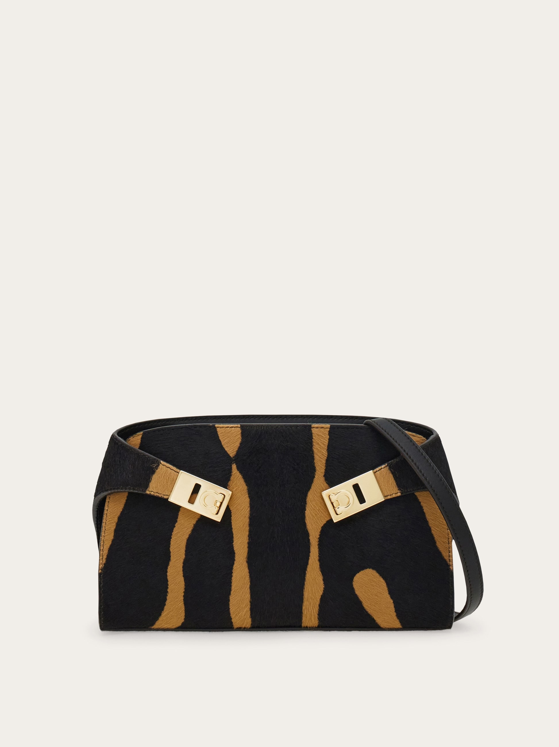 フェラガモ　￼シルバー　￼ミニバッグ Hug mini crossbody bag - Women | Ferragamo