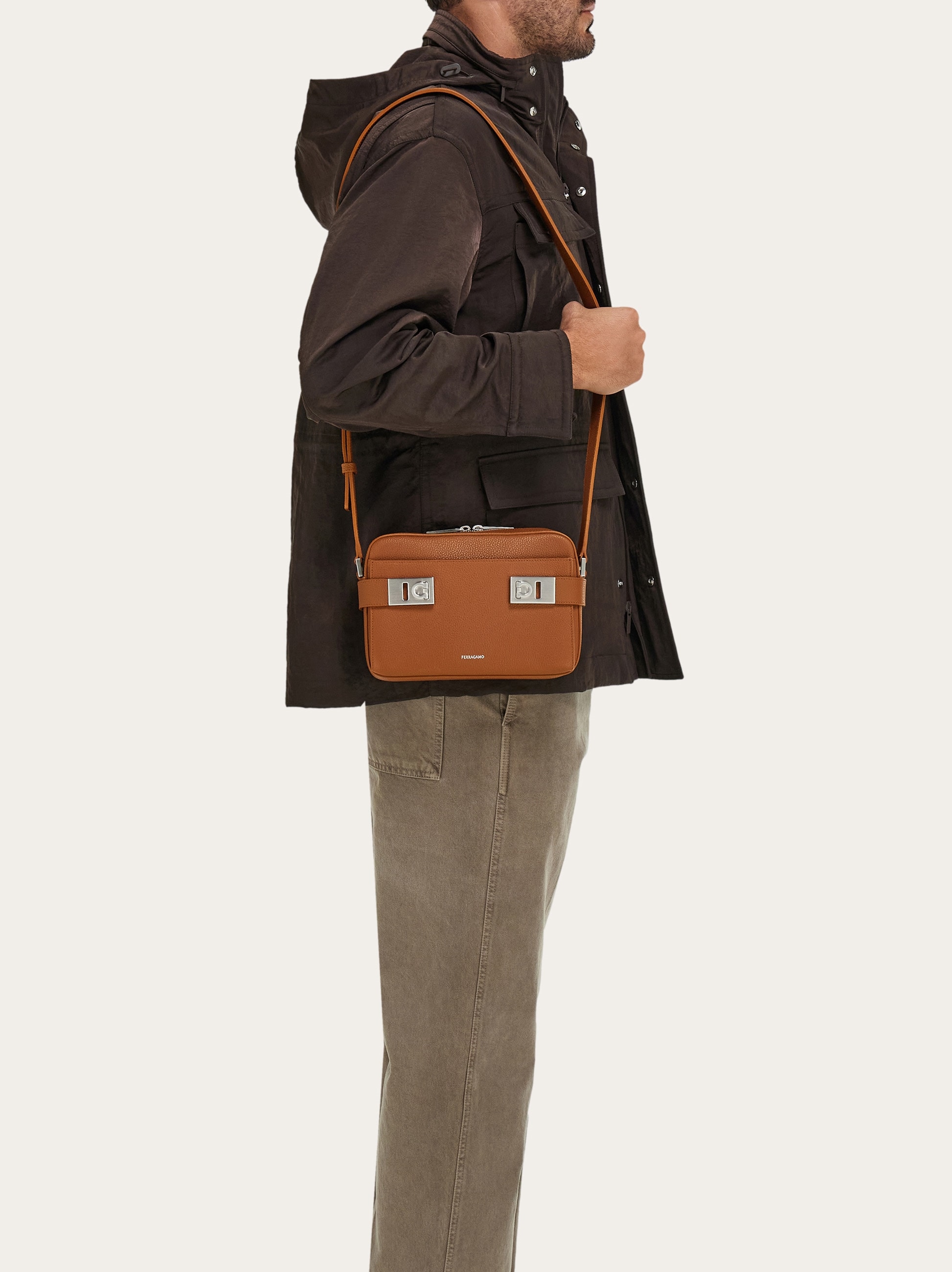 ガンチーニ ショルダーバッグ - メンズ | Ferragamo