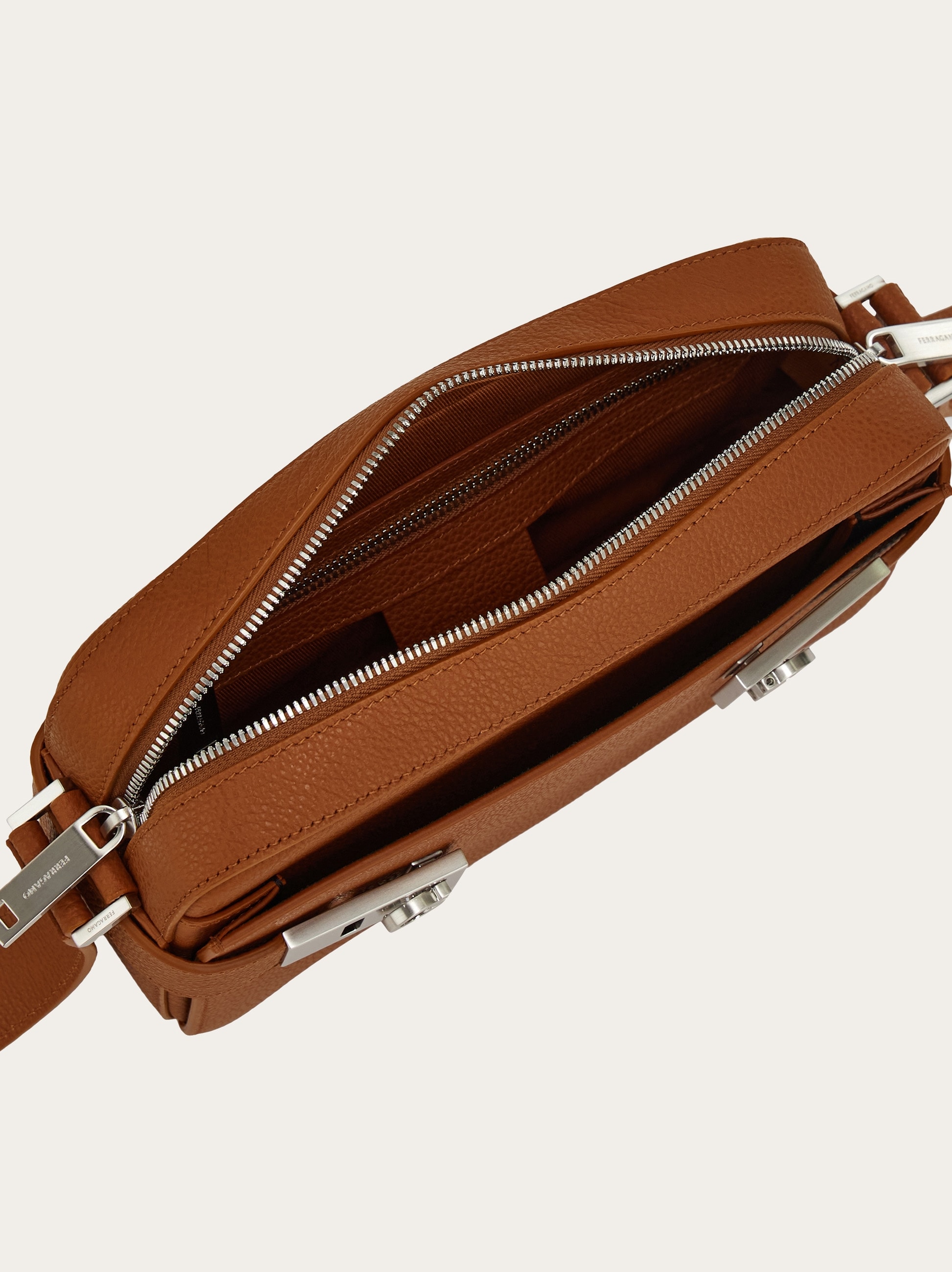 ガンチーニ ショルダーバッグ - メンズ | Ferragamo