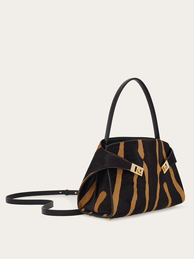 Hug soft bicolor shoulder bag (M) Gallery image 7