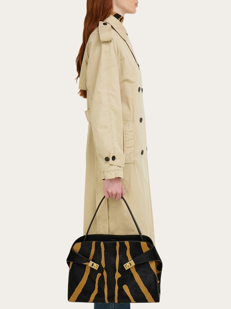 Hug soft bicolor shoulder bag (L) Gallery image 3