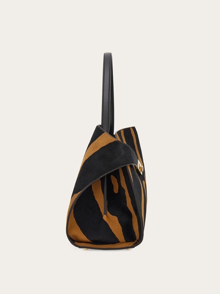 Hug soft bicolor shoulder bag (L) Gallery image 4