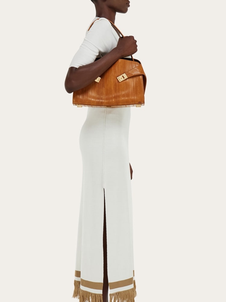 Hug soft bicolor shoulder bag (M) Gallery image 2