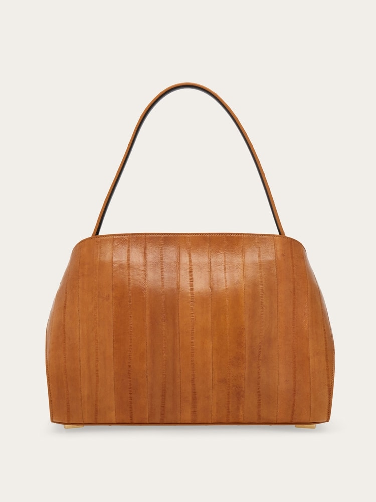 Hug soft bicolor shoulder bag (M) Gallery image 5