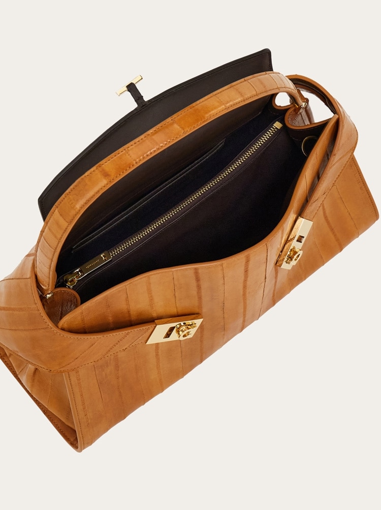 Hug soft bicolor shoulder bag (M) Gallery image 6