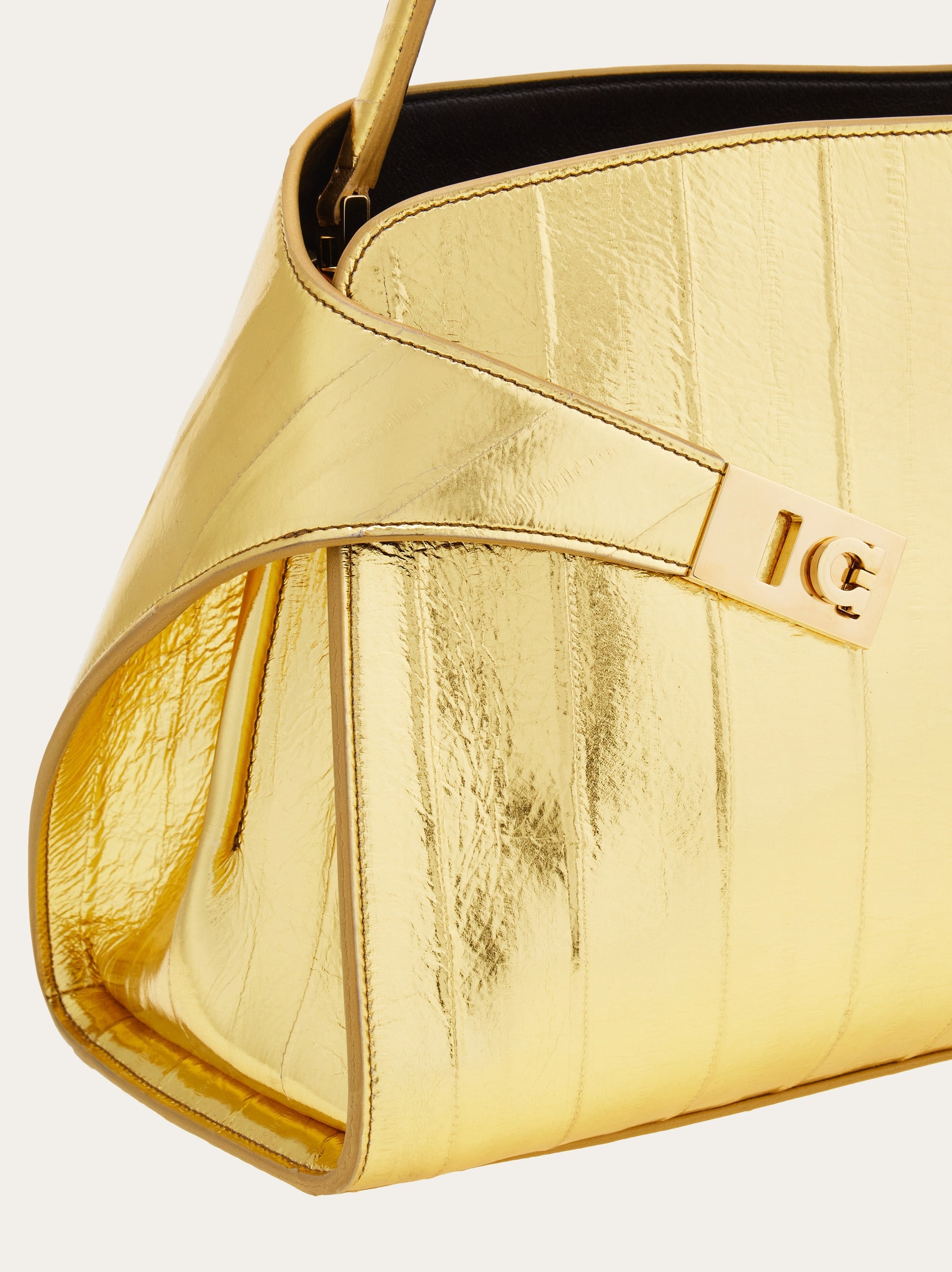 Salvatore Ferragamo ゴールドパーティーバッグ Diana clutch - Women | Ferragamo