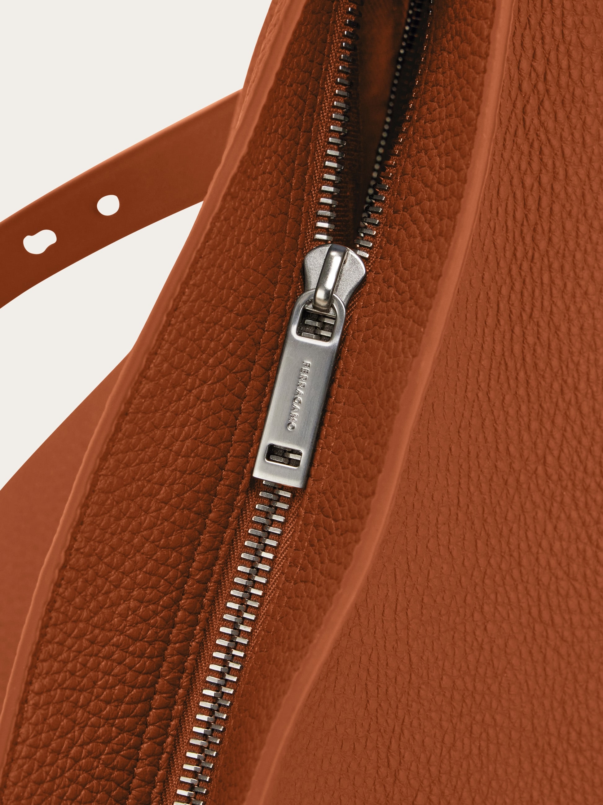 ショルダーバッグ - メンズ | Ferragamo