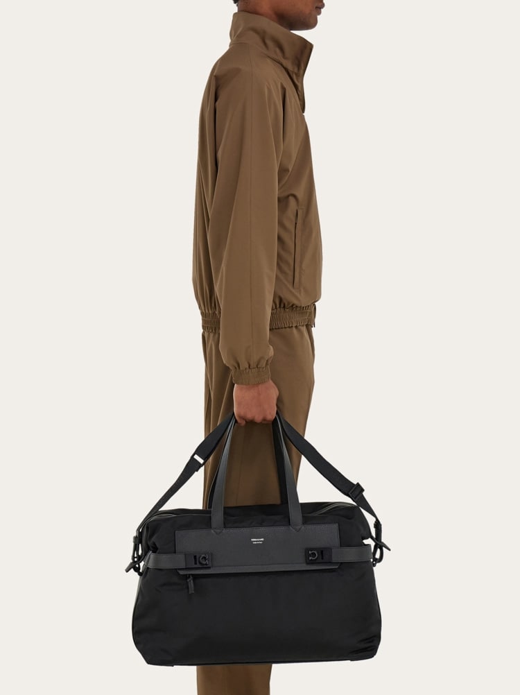 Hug buckle duffle bag Gallery image 2