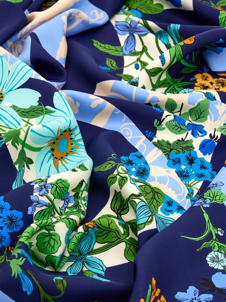 Pañuelo de seda estampado Pegaso Gallery image 4