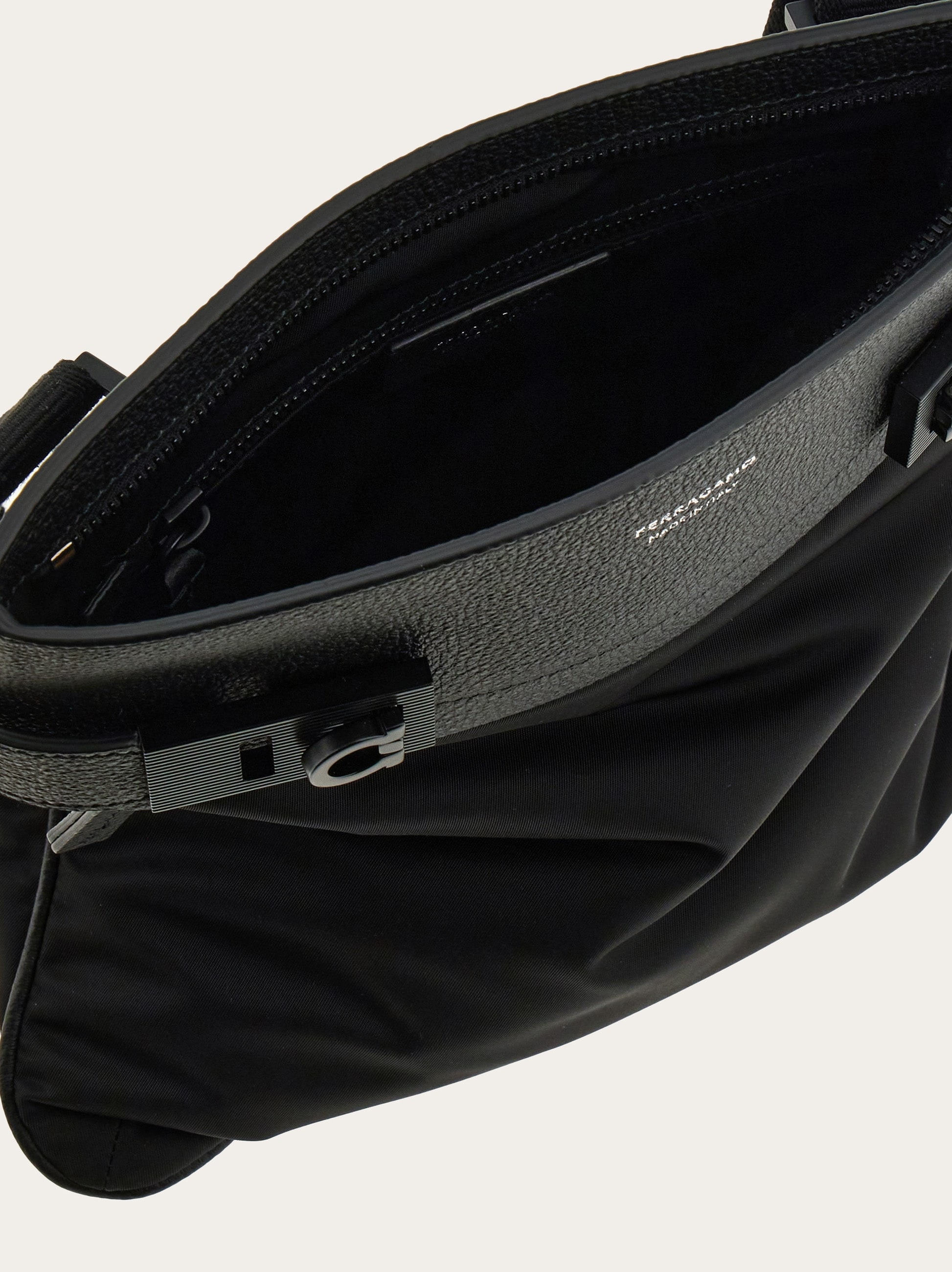 ショルダーバッグ - メンズ | Ferragamo