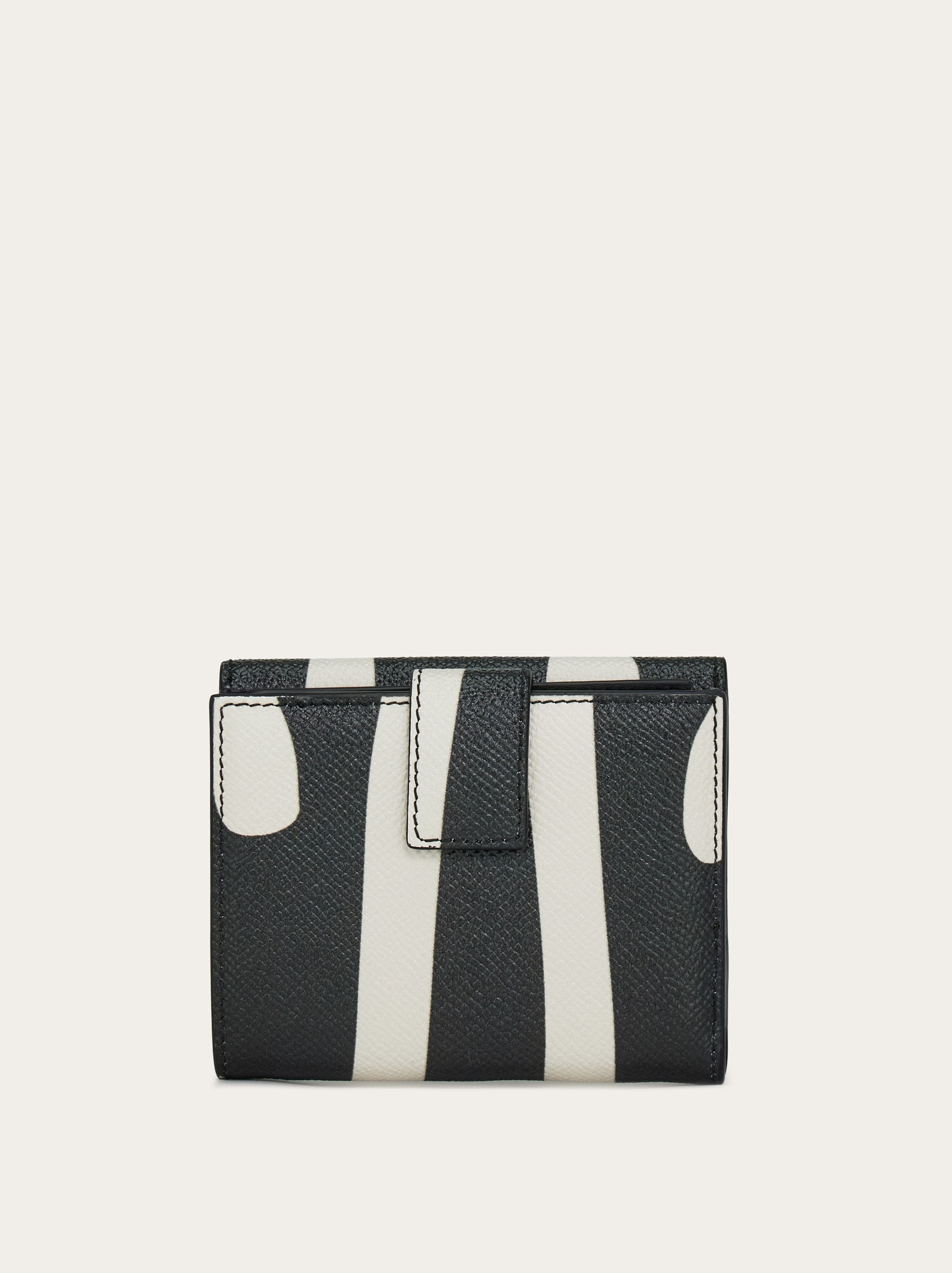 フェラガモ ガンチーニ Ｗホック 二つ折り財布 22C880 FERRAGAMO（フェラガモ） 財布 二つ折り財布 ガンチーニ ウォレット
