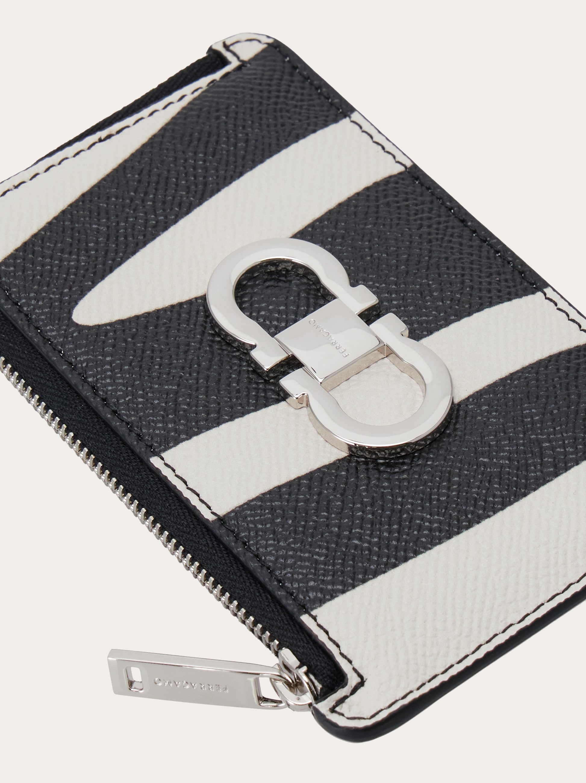 동전 지갑이 있는 카드 홀더 - 여성 | Ferragamo