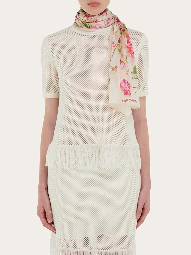 Écharpe en soie imprimé Floraison Gallery image 2
