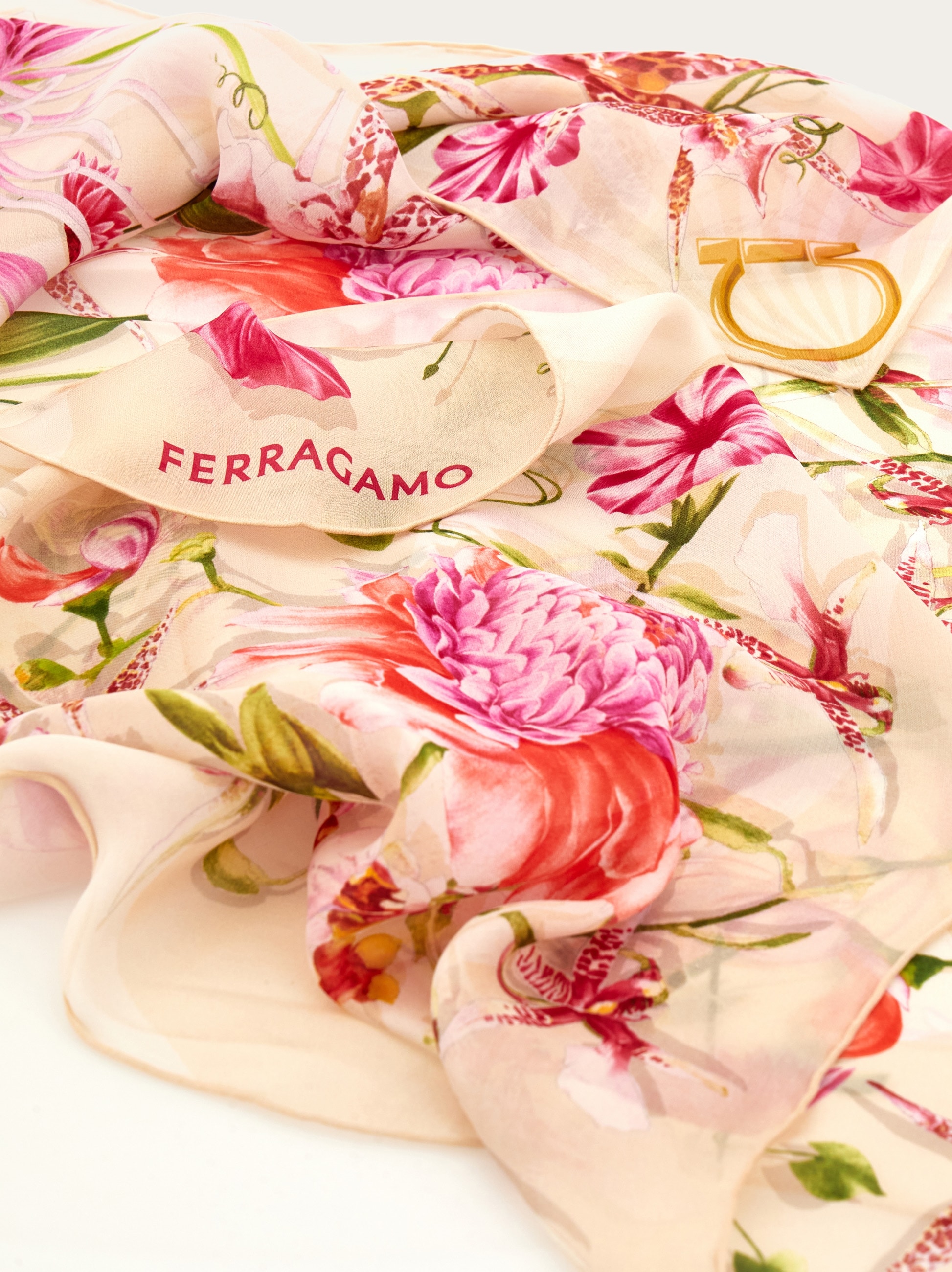 フェラガモ　ストール　シルク　美品 フェラガモ ストール シルク 美品 フェラガモ ストール シルク 美品