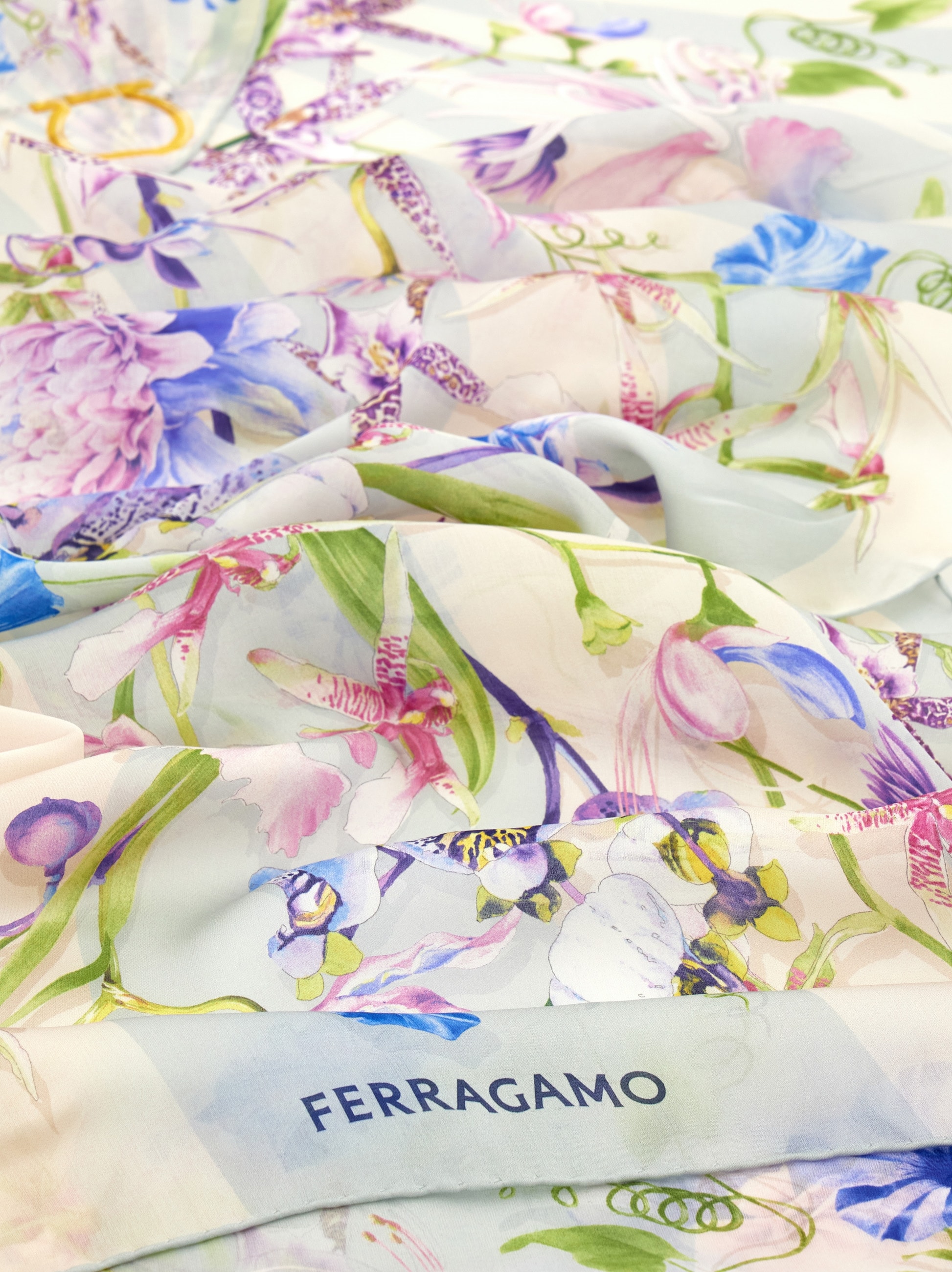 新品未使用✨Ferragamoシルク混紡ストール 約67cm x 180 cm シルクストール - ウィメンズ | Ferragamo