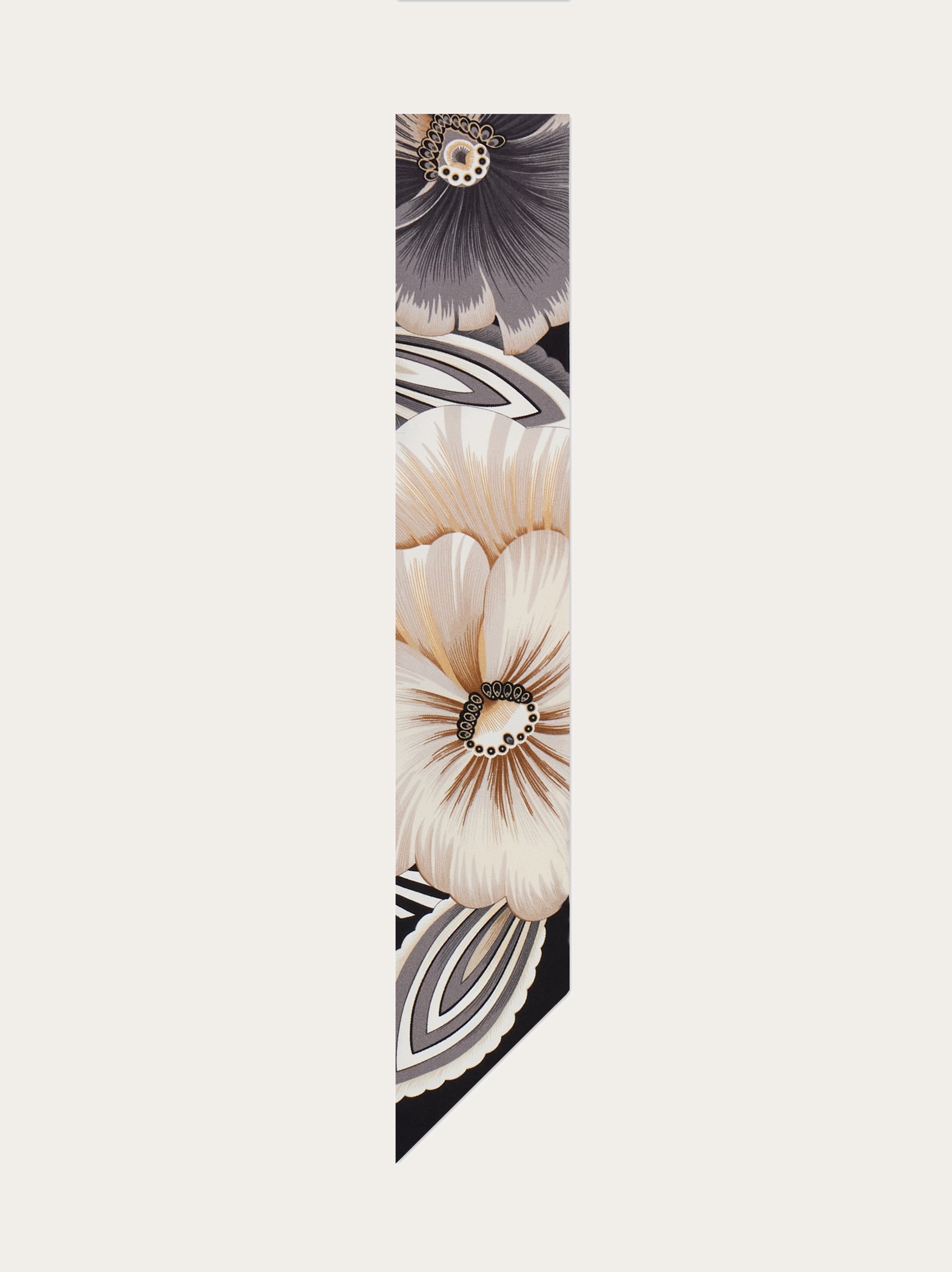 Salvatore Ferragamo アイボリー ストール Gancini shawl - Women | Ferragamo