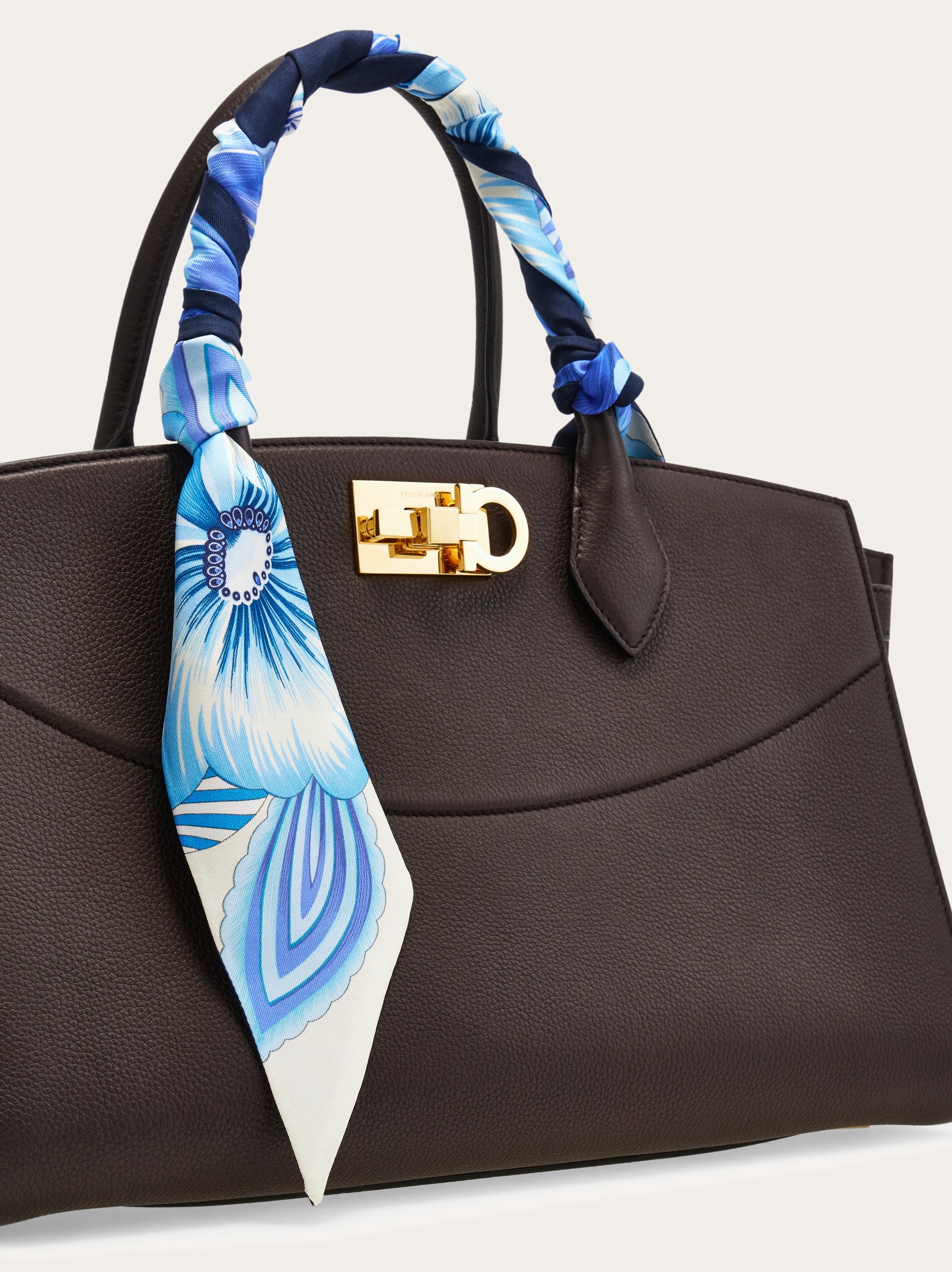 FERRAGAMO バンドゥ 楽天市場】【15％OFFクーポン対象・12/26-9時59分迄】FERRAGAMO