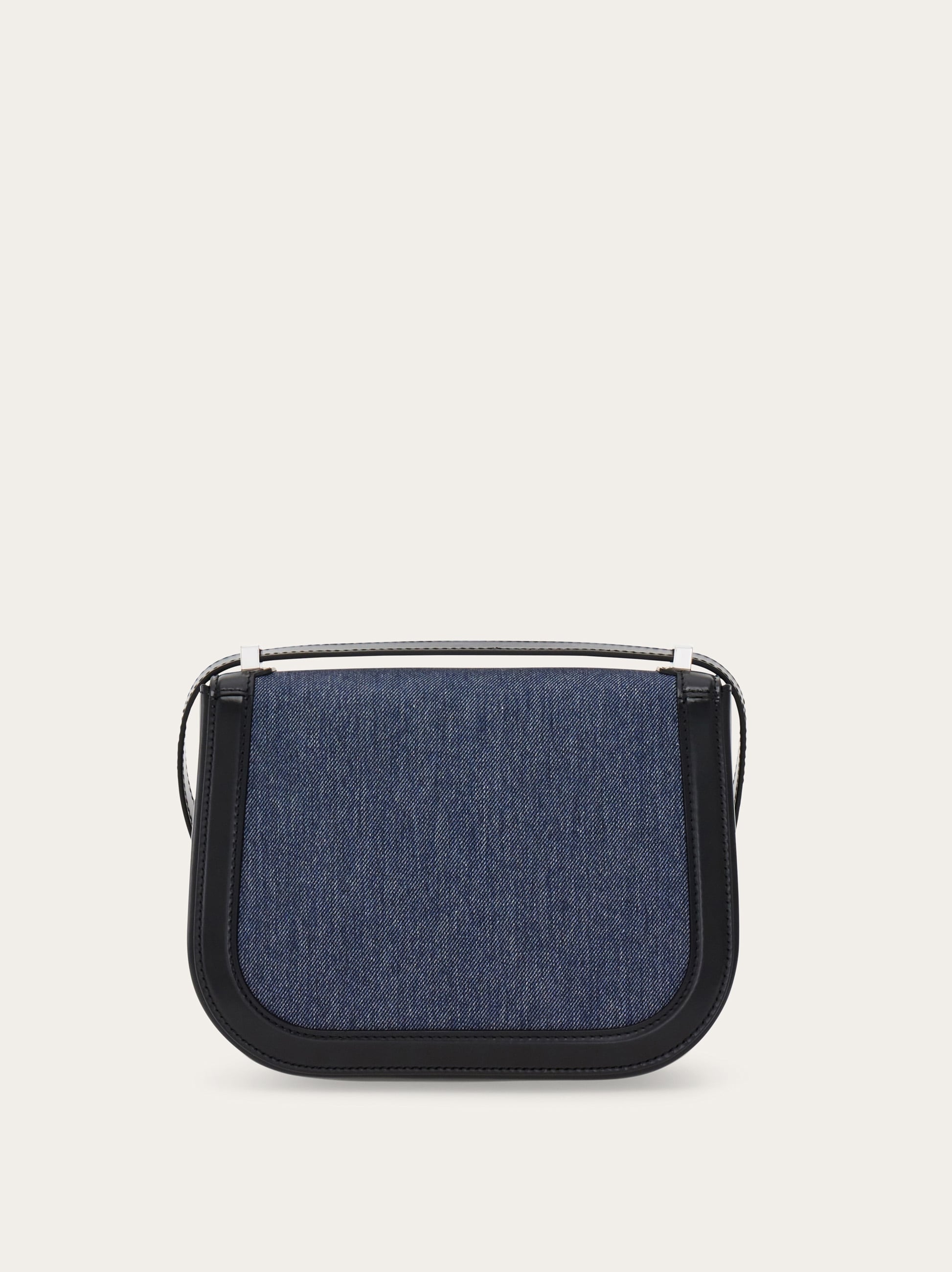 Salvatore Ferragamo * ポシェット s-l1200.jpg