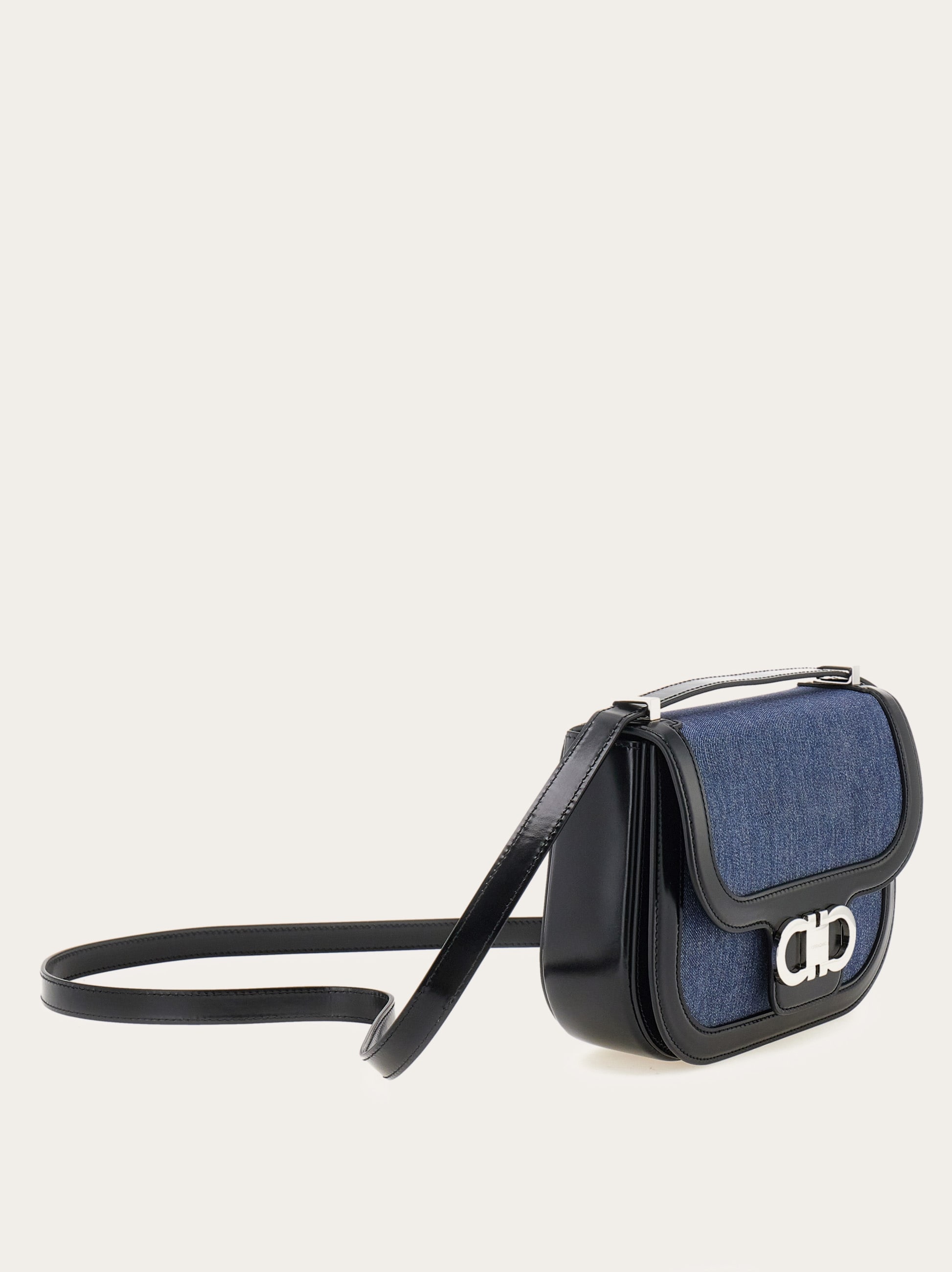 Salvatore Ferragamo * ポシェット s-l1200.jpg