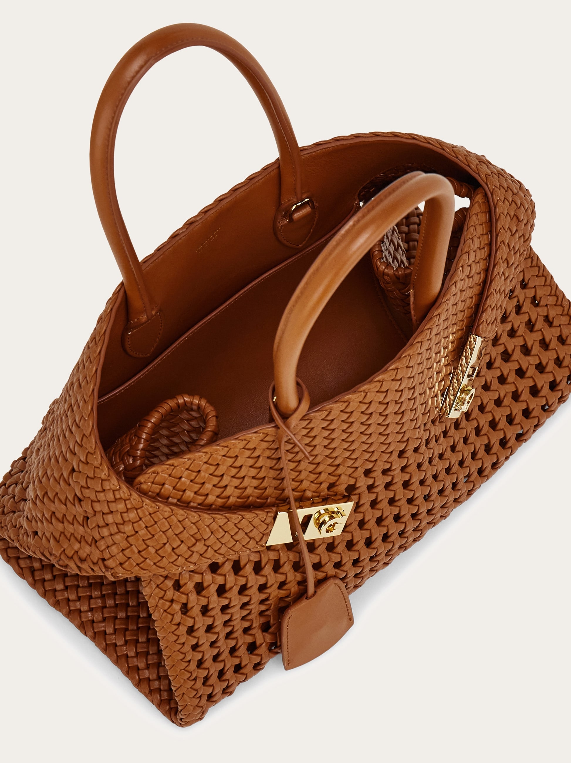 Hug handbag (M) - Women | Ferragamo