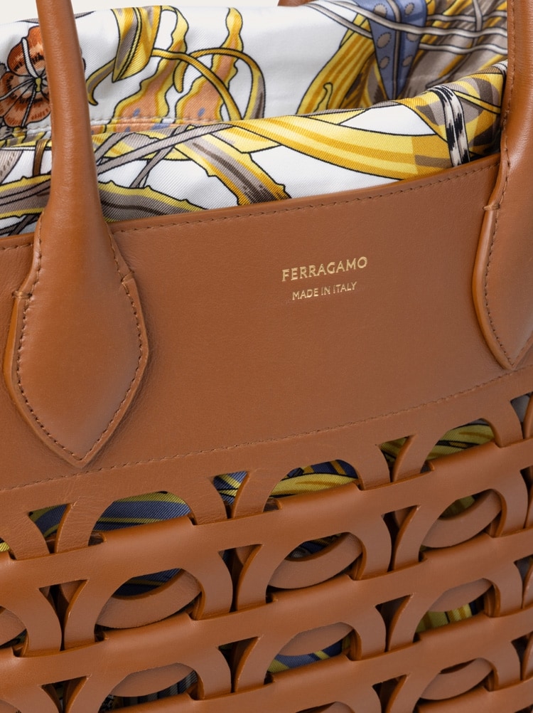 Gancini tote bag (M) Gallery image 7