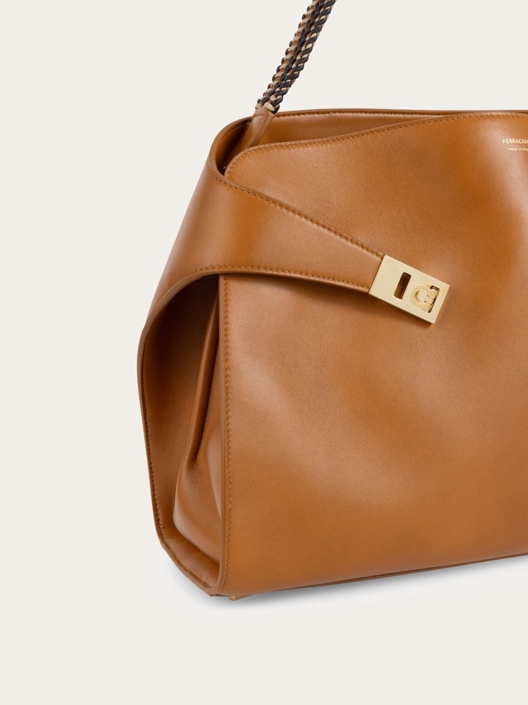 Hug soft bicolor shoulder bag (L) Gallery image 5