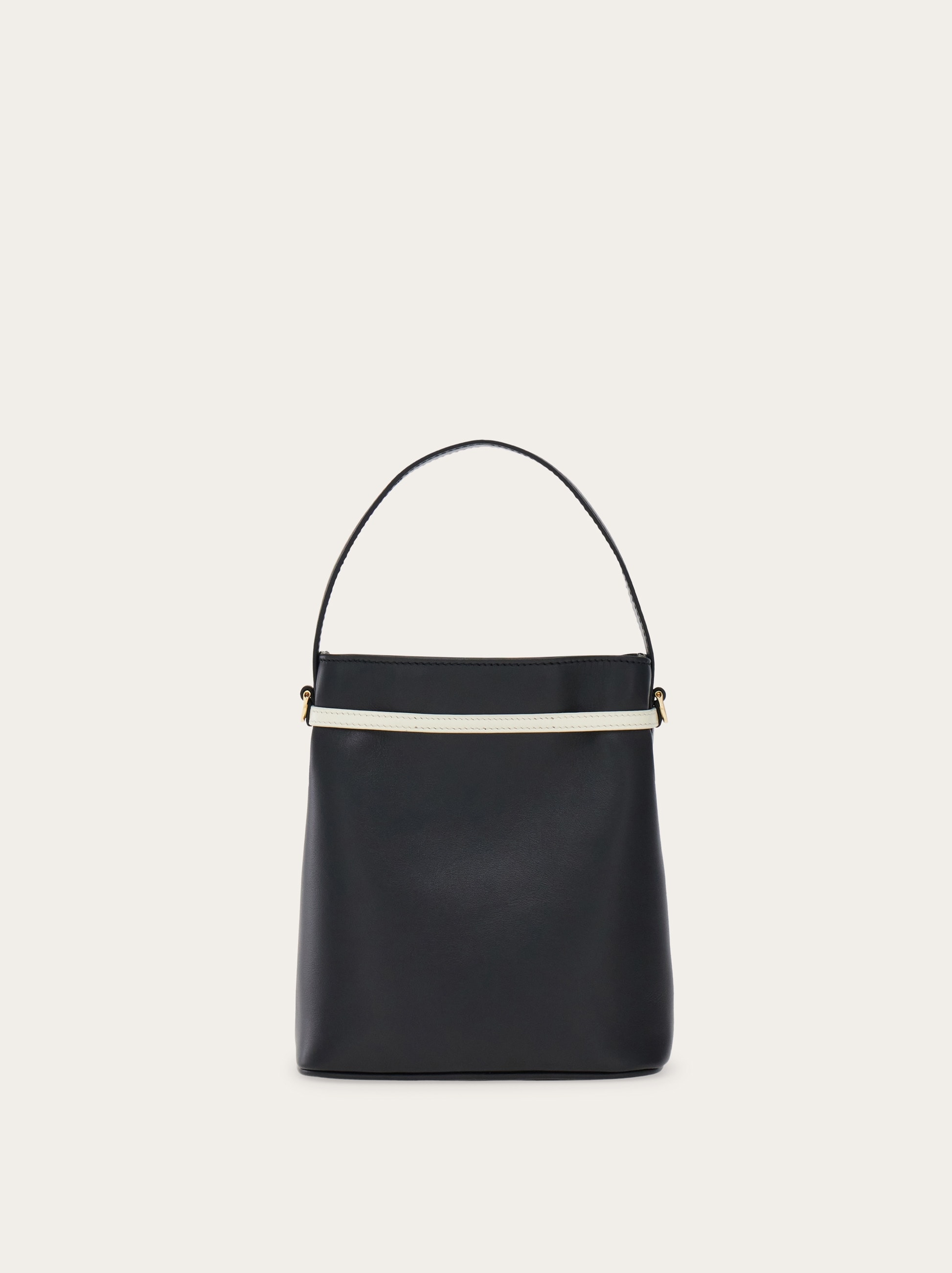 フェラガモ　ブラック　バケットバッグ ゴールドバックル バケットバッグ - ウィメンズ | Ferragamo