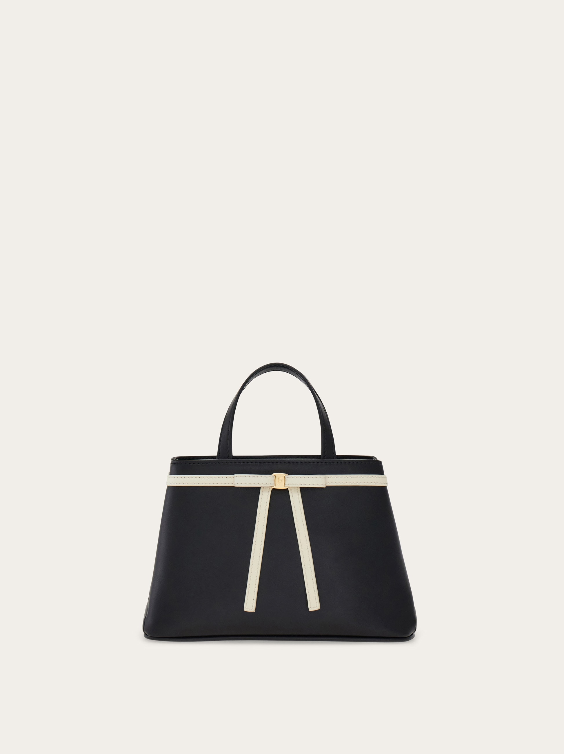 美品 フェラガモ スリングバック リボンミュール 近年モデル 黒 7D 24cm スリングバック - ウィメンズ | Ferragamo