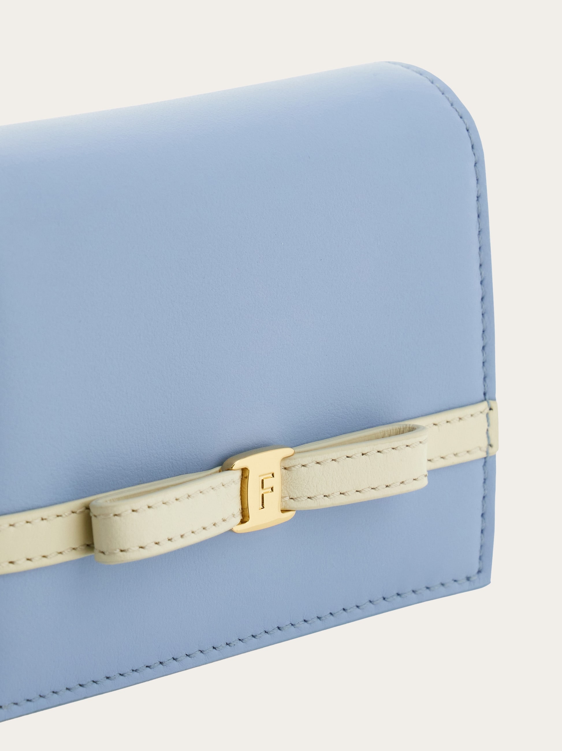 ✨未使用に近い✨　Ferragamo ミニ財布　ヴァラリボン　リボン　二つ折り FERRAGAMO（フェラガモ） 財布 レディース ブランド ヴァラリボン 二