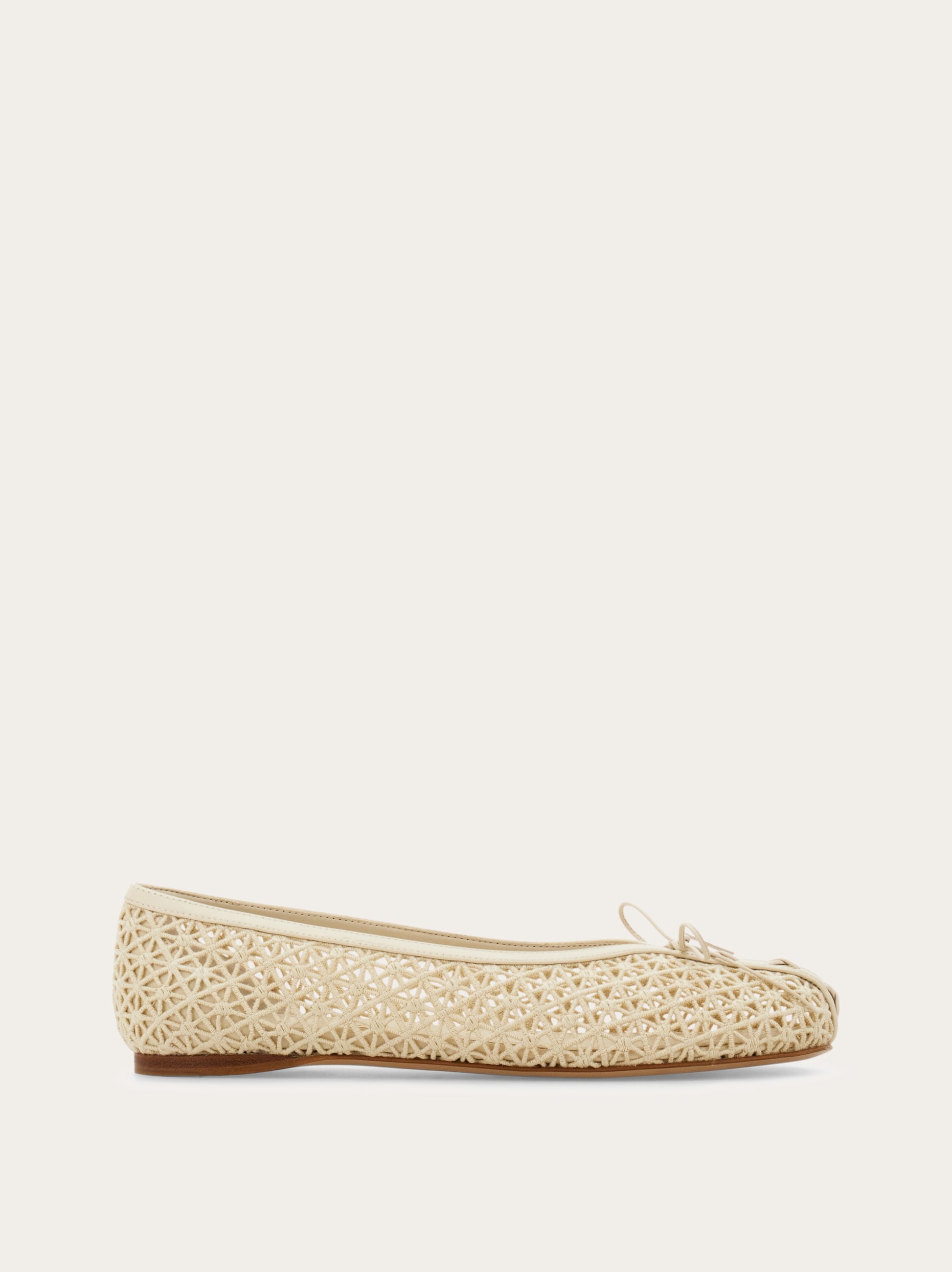 最終フェラガモ 美品　レース　バレエシューズ　ヴァラ フラットシューズ　パンプス FERRAGAMO（フェラガモ） バレエシューズ BALLERINA バレリーナ 754015