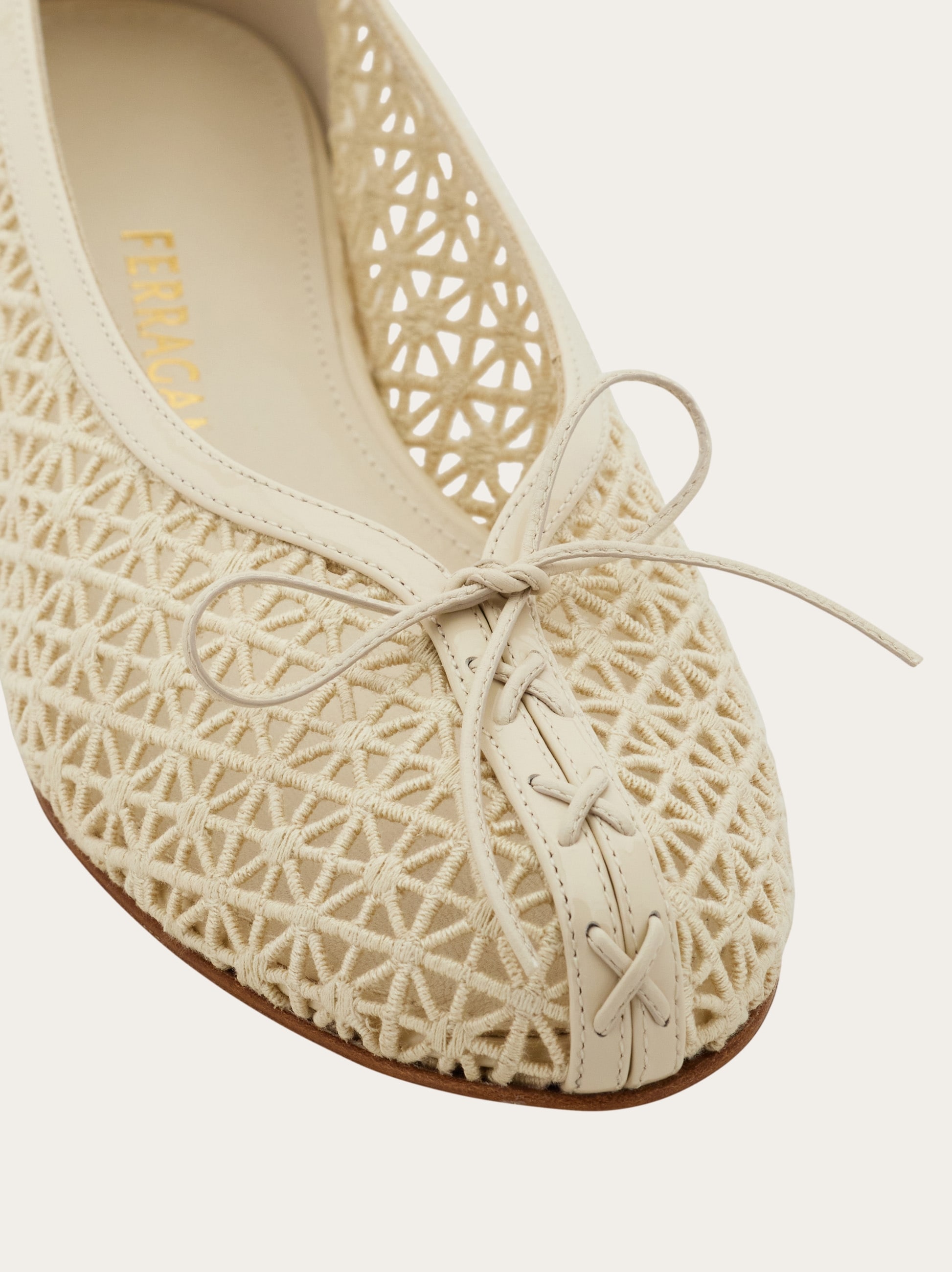 最終フェラガモ 美品　レース　バレエシューズ　ヴァラ フラットシューズ　パンプス FERRAGAMO（フェラガモ） パンプス VANNA ヴァンナ 776699 レディース