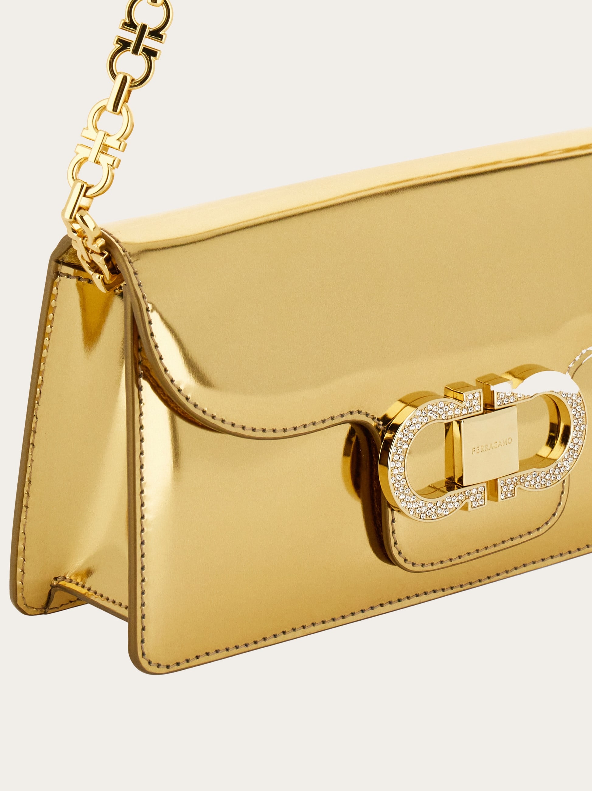 Salvatore Ferragamo ゴールドパーティーバッグ Mini bag Double Gancini chain - Women | Ferragamo