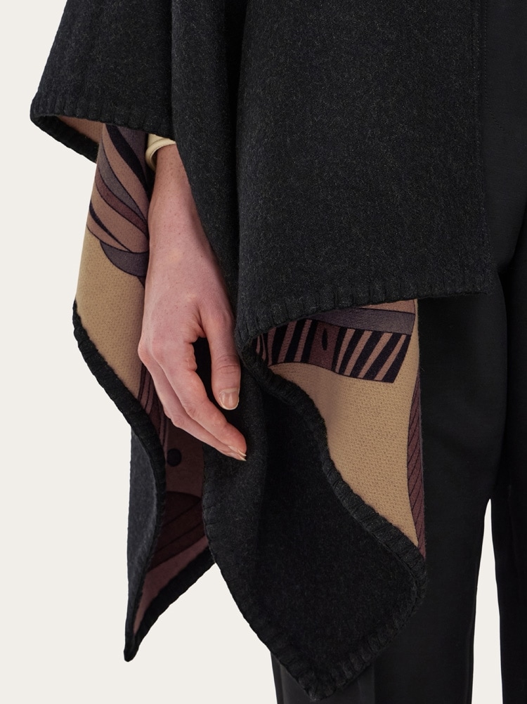 지오메트릭 르네상스 프린트 리버서블 케이프 Gallery image 4