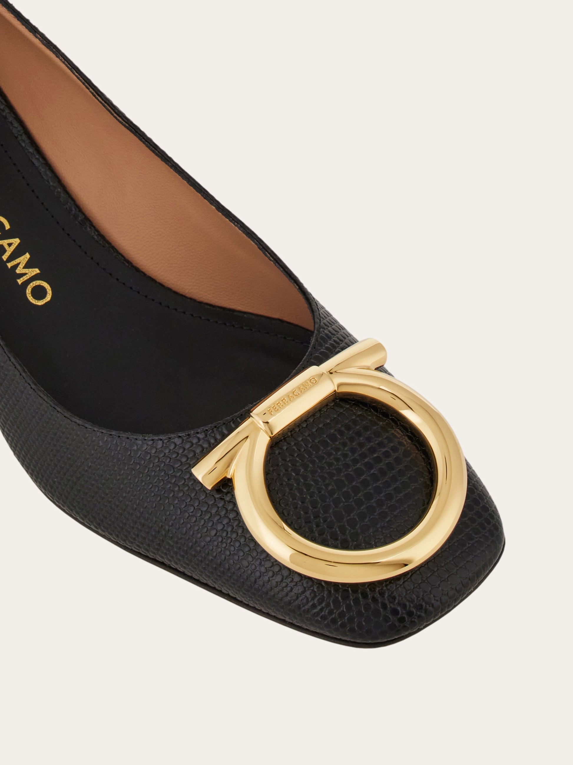 Low heeled pump with maxi Gancio detail - Women | Ferragamo