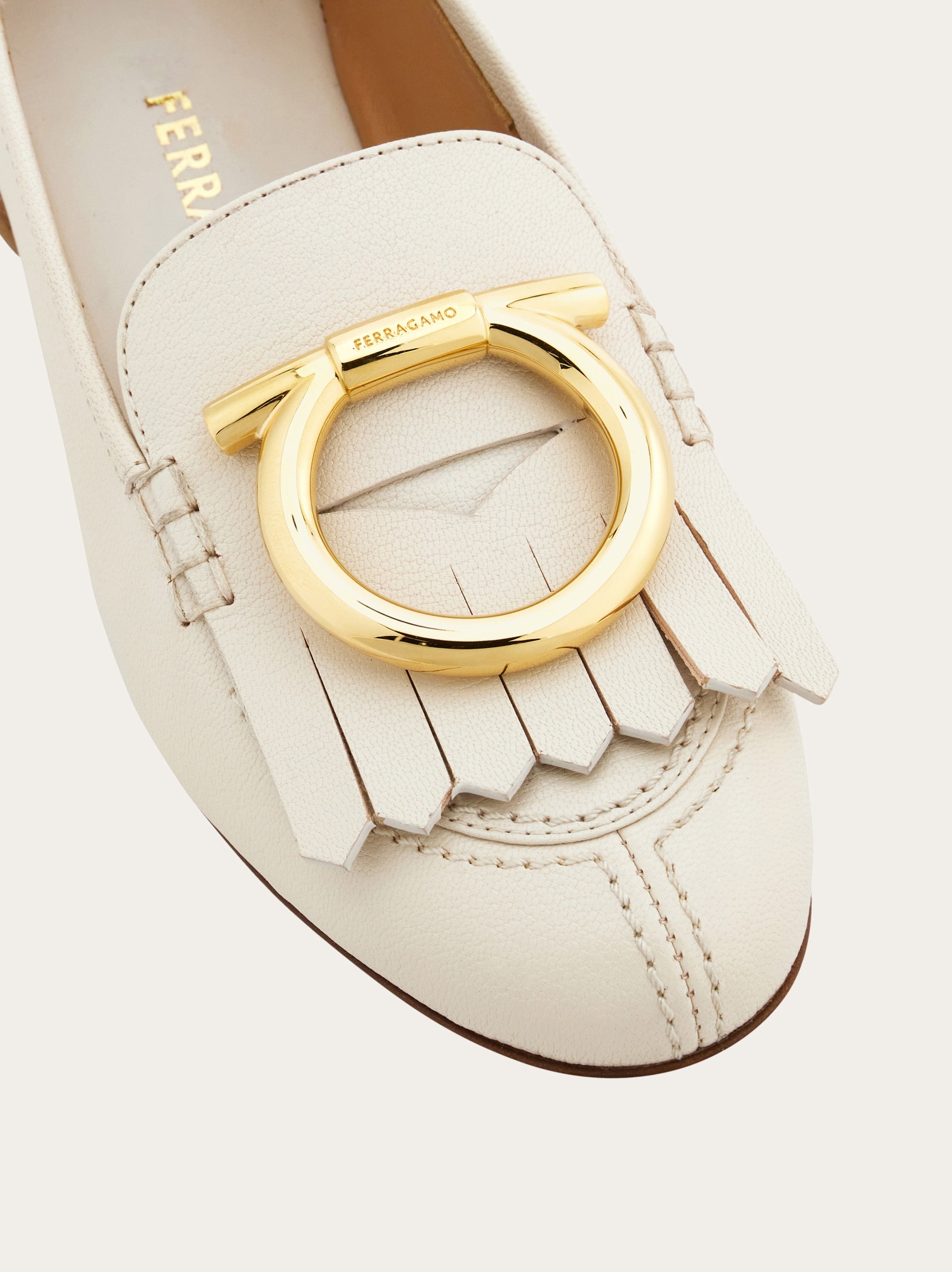 Salvatore Ferragamoフェラガモ＊オードリー ハラコ Maxi Gancini loafer with fringe detail - Women | Ferragamo