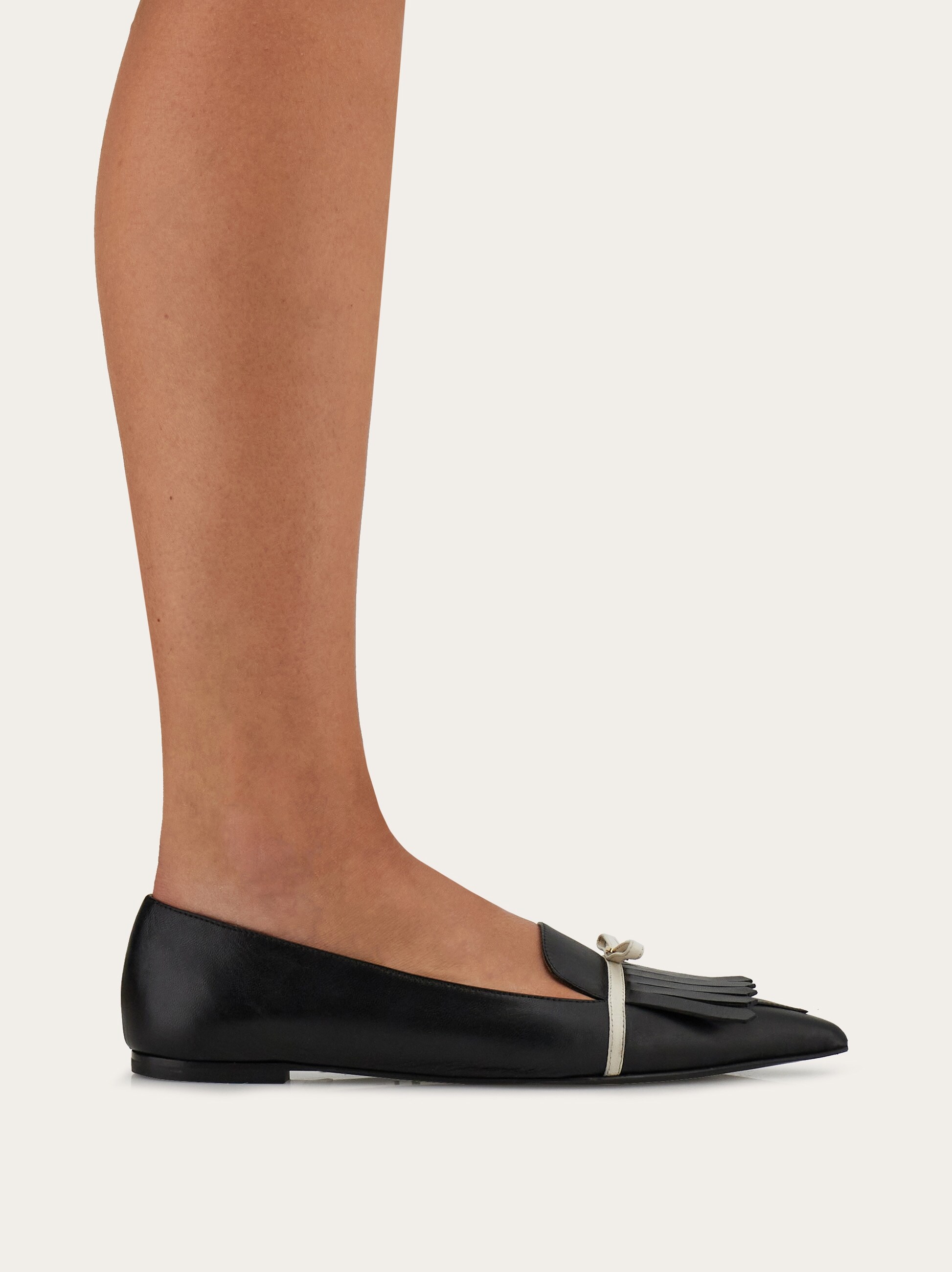 Ferragamo 黒 キルティング　リボン付きフラットシューズ シアリング フラットシューズ - ウィメンズ | Ferragamo